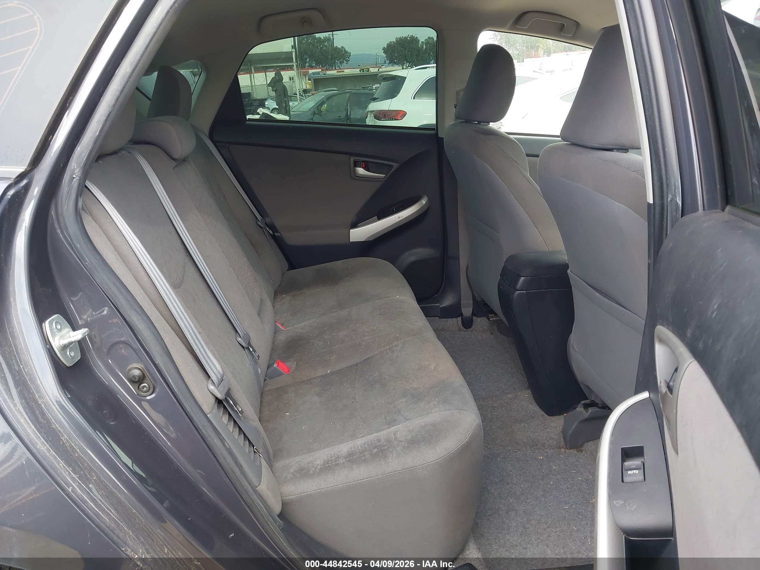 TOYOTA PRIUS image 8