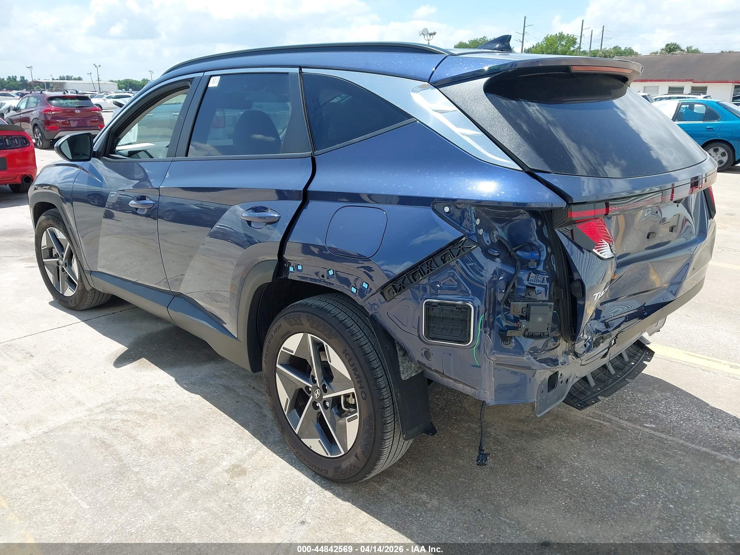 HYUNDAI TUCSON image 3