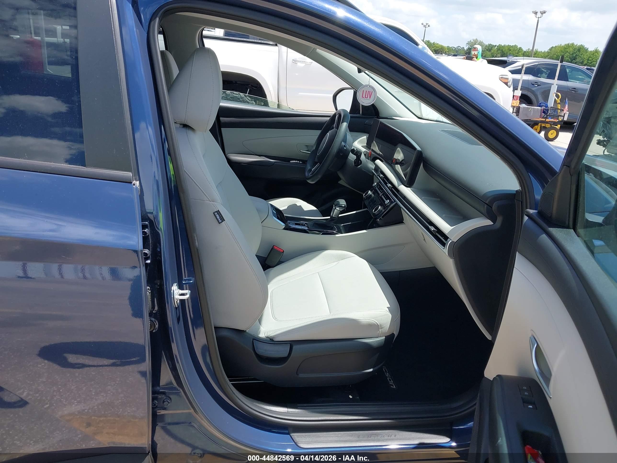 HYUNDAI TUCSON image 5