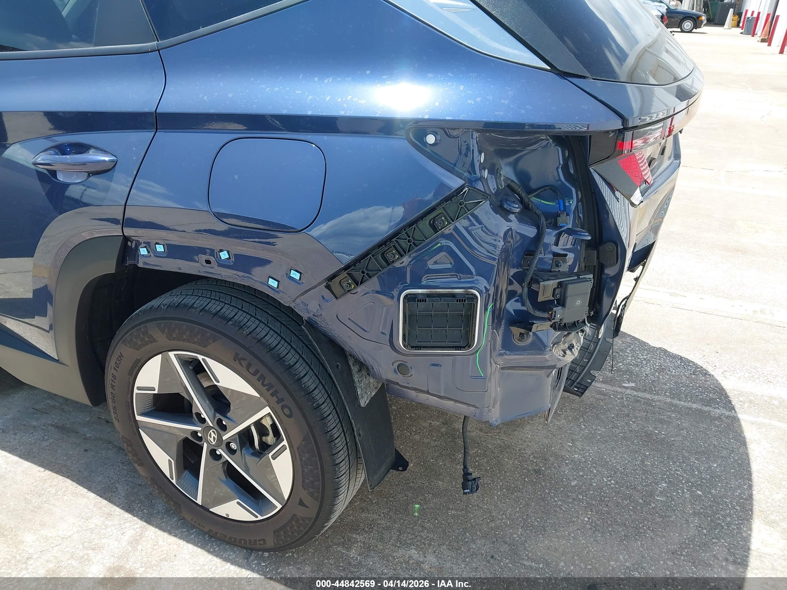 HYUNDAI TUCSON image 6