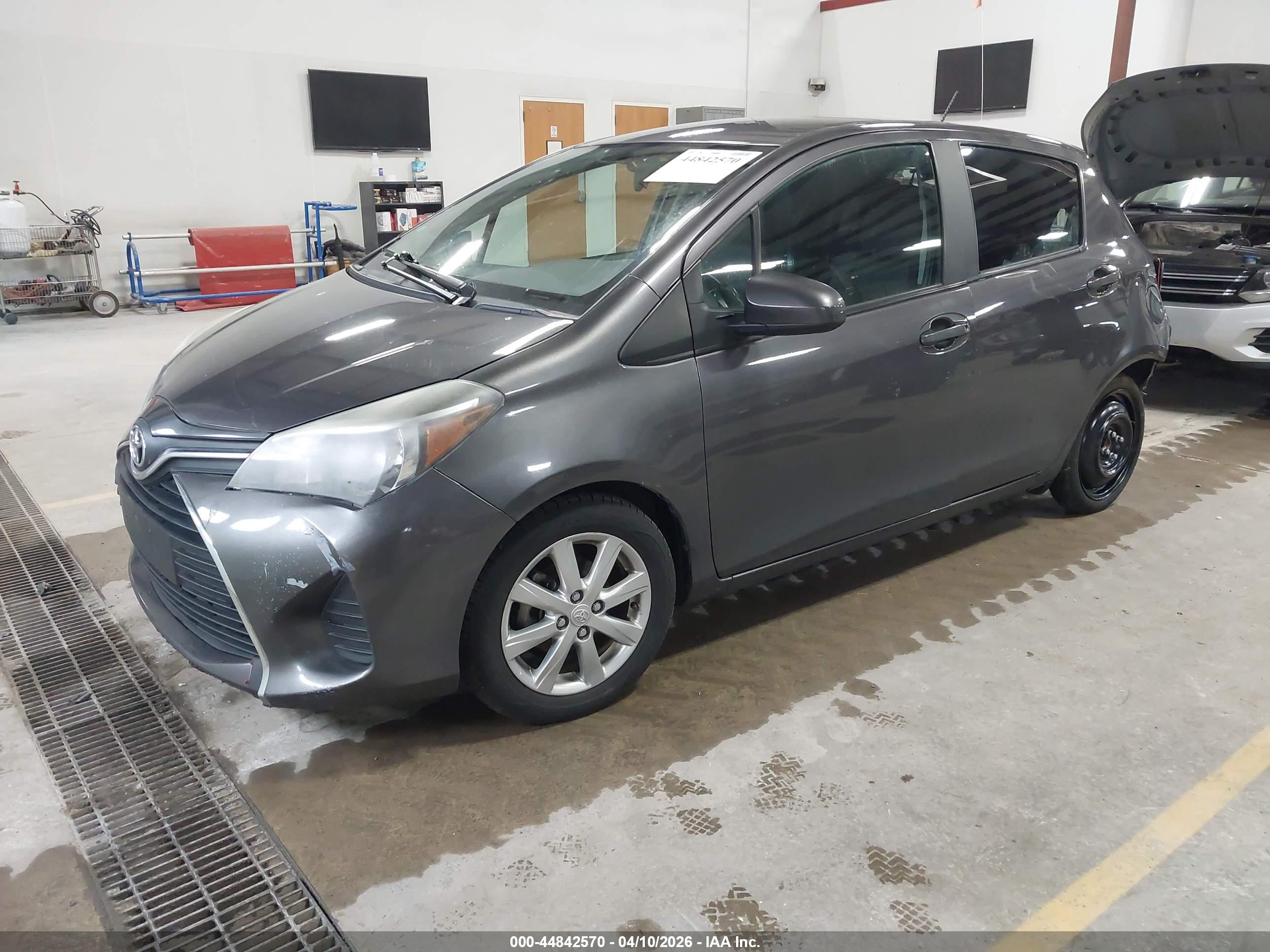 TOYOTA YARIS image 2