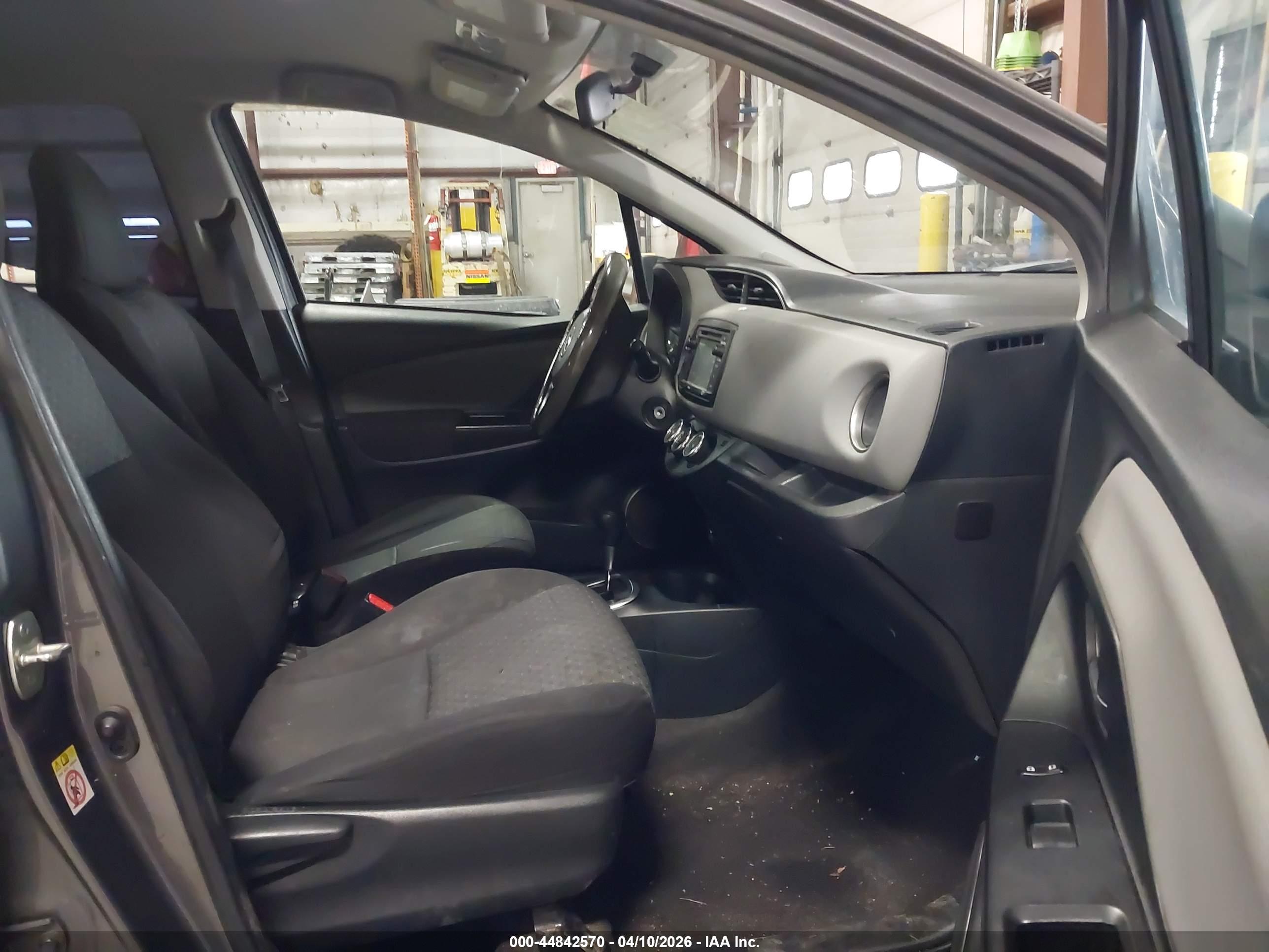 TOYOTA YARIS image 5