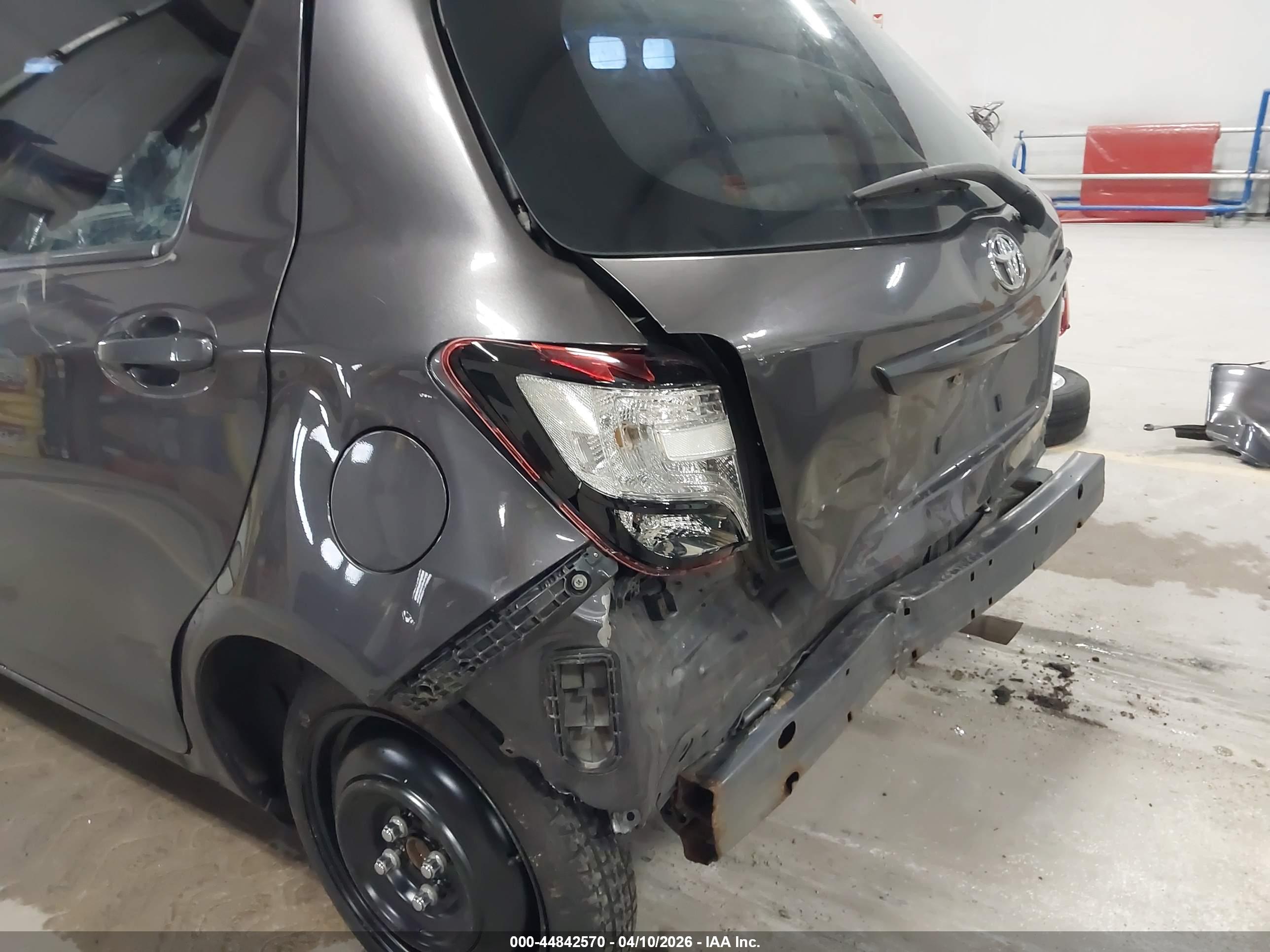 TOYOTA YARIS image 6
