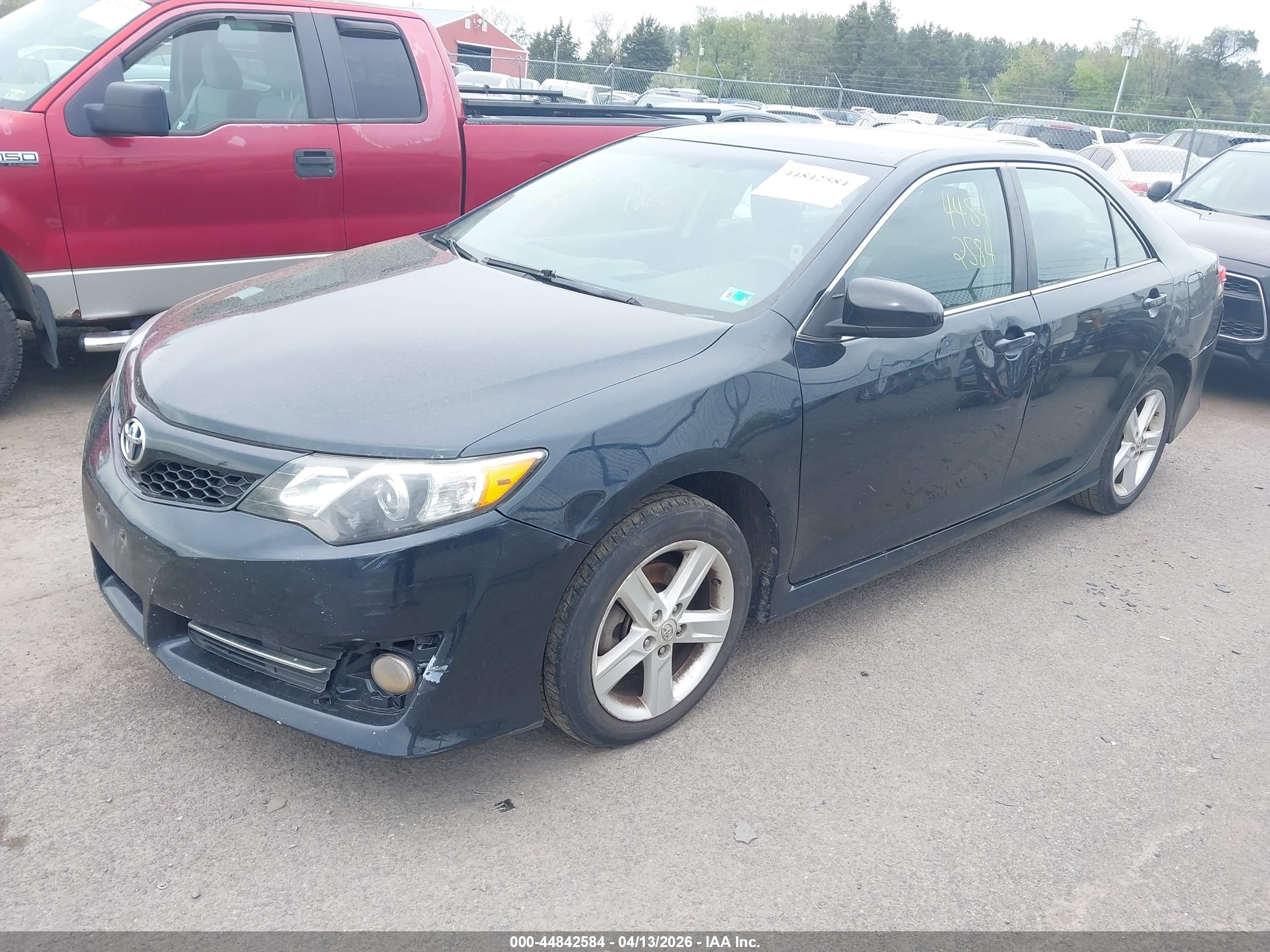 TOYOTA CAMRY image 2