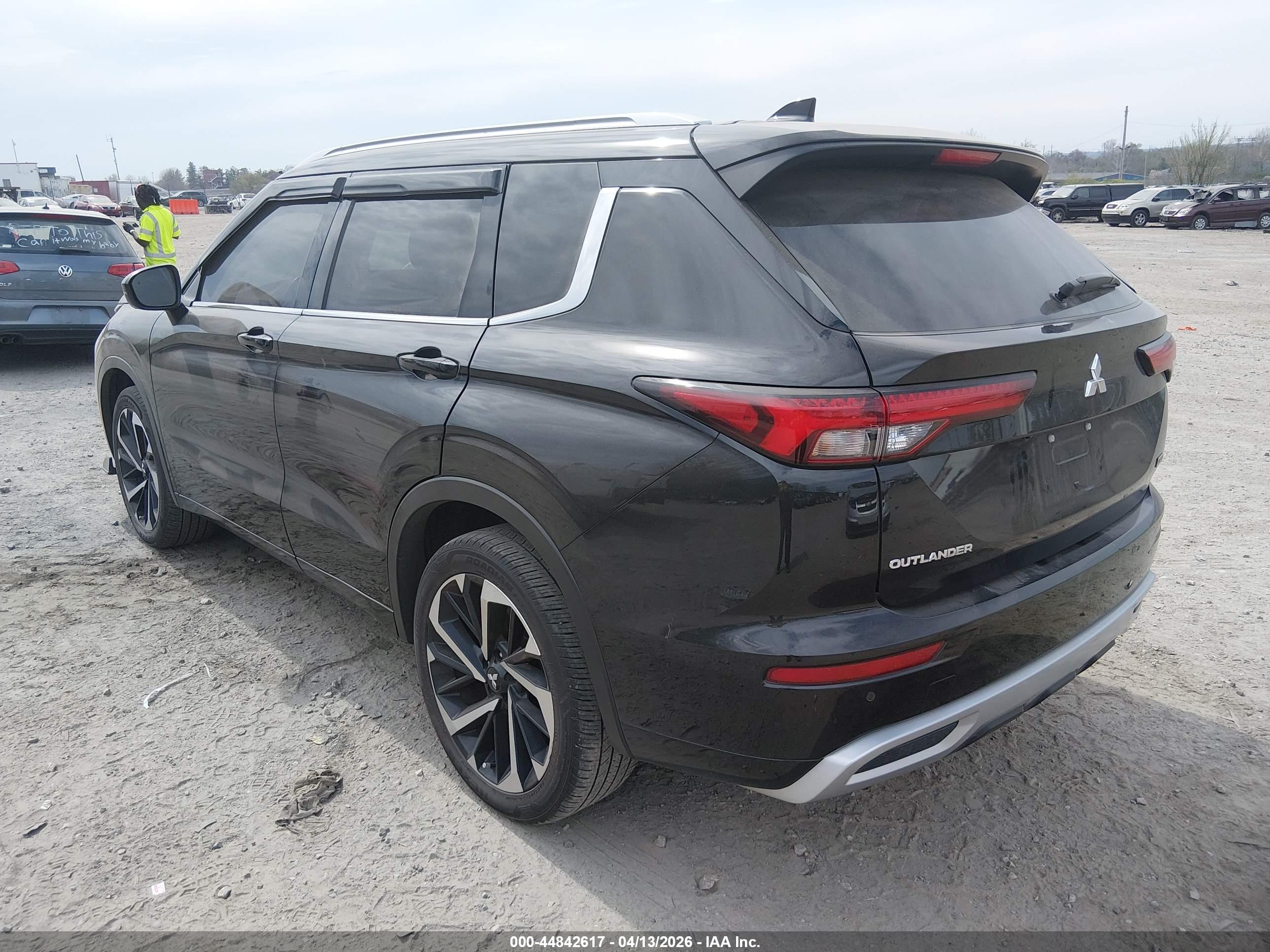 MITSUBISHI OUTLANDER image 3
