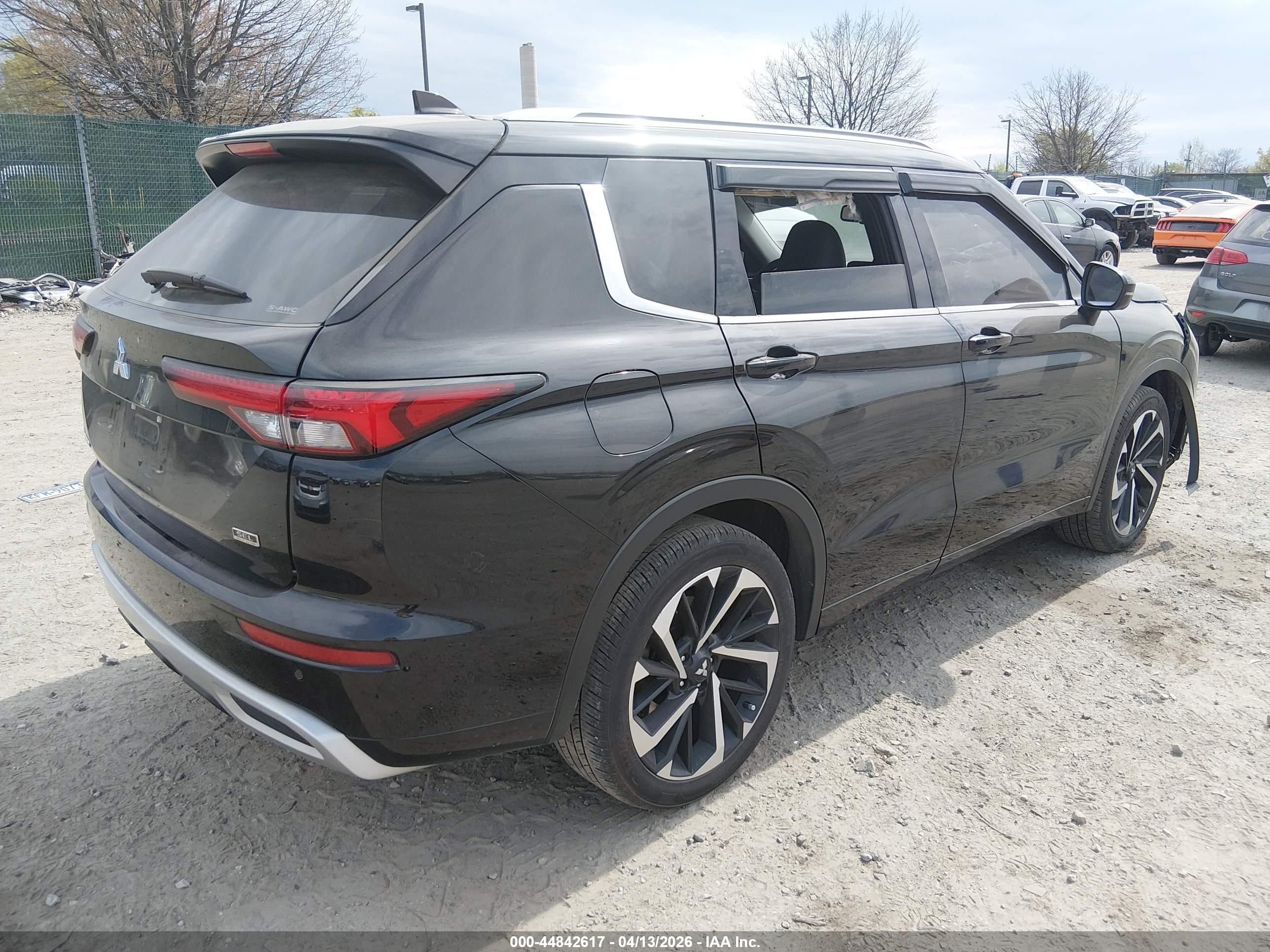 MITSUBISHI OUTLANDER image 4