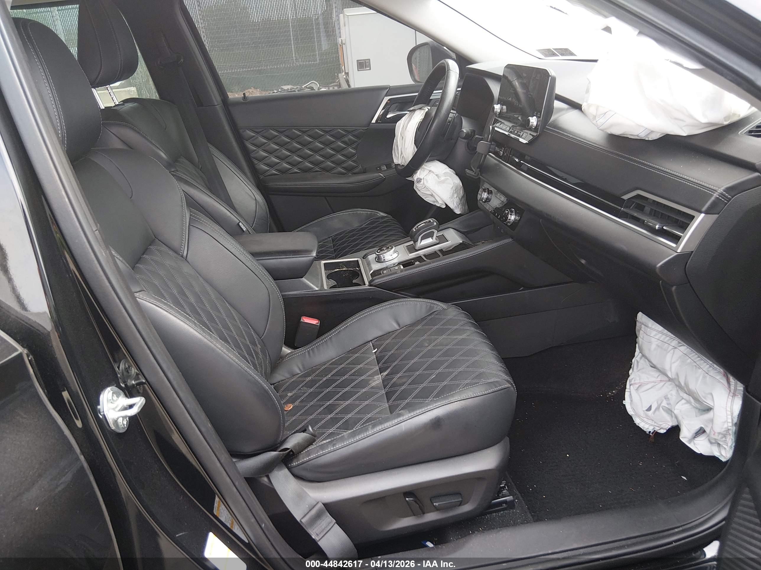 MITSUBISHI OUTLANDER image 5