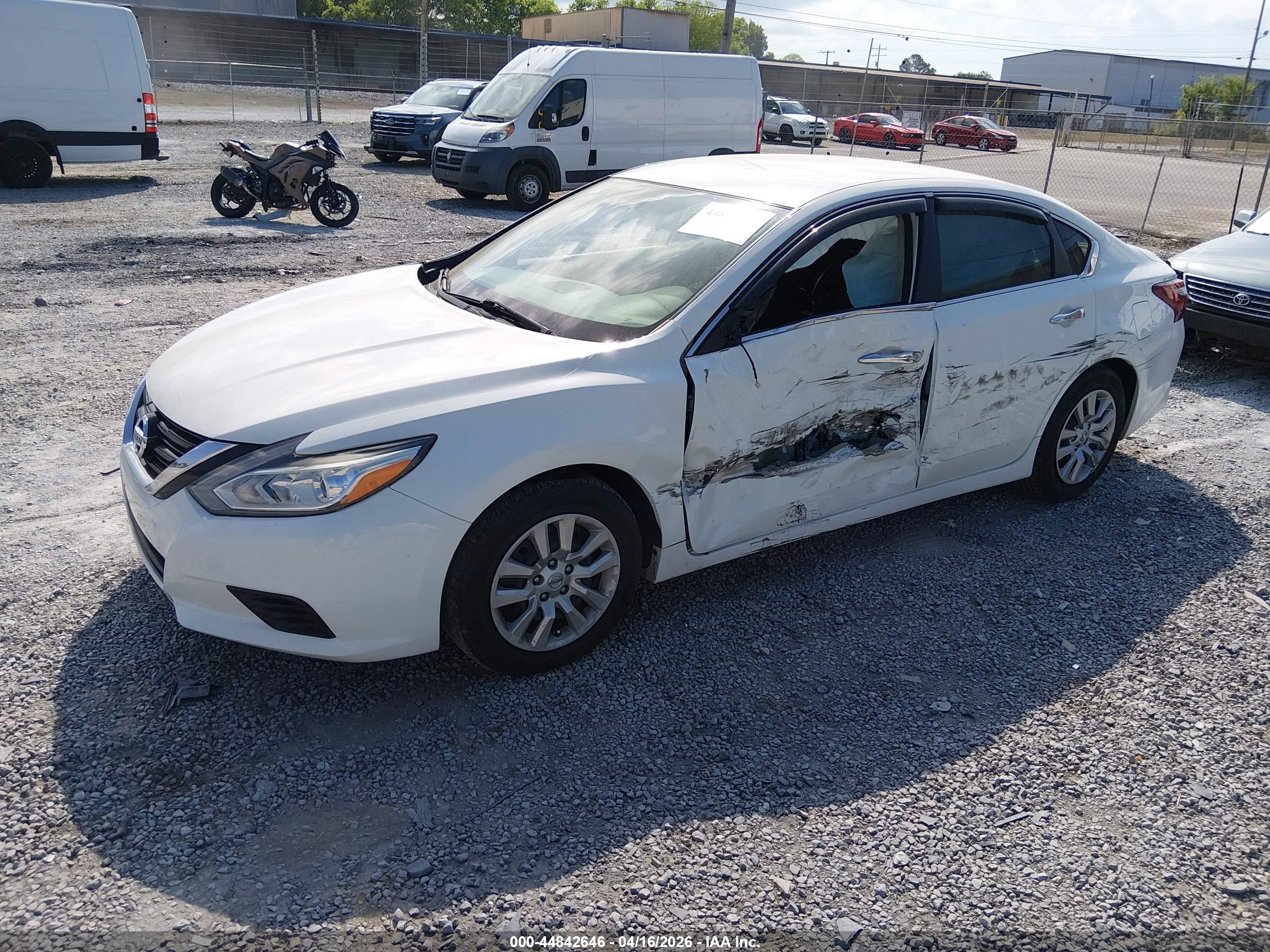 NISSAN ALTIMA image 2