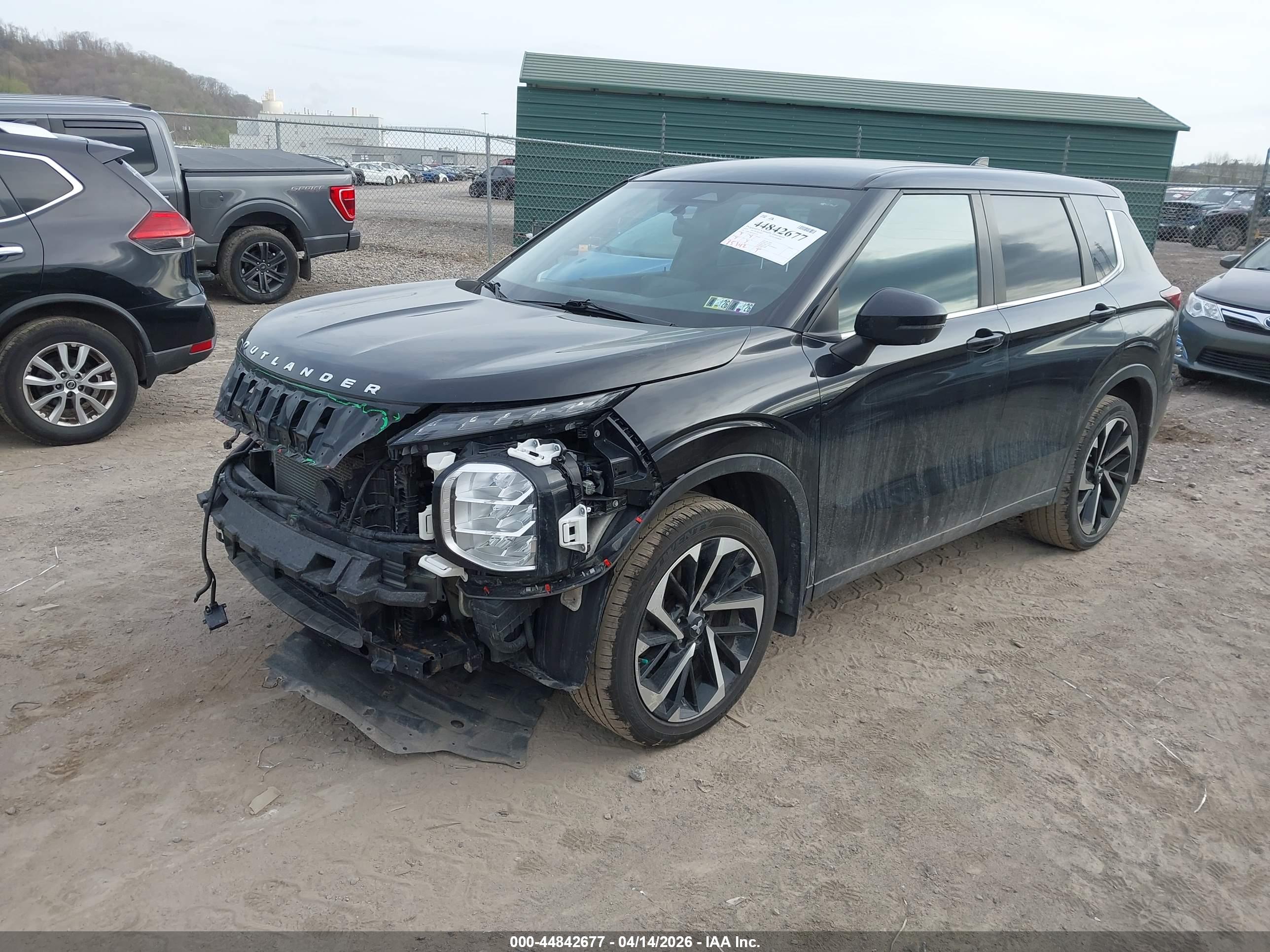MITSUBISHI OUTLANDER image 2