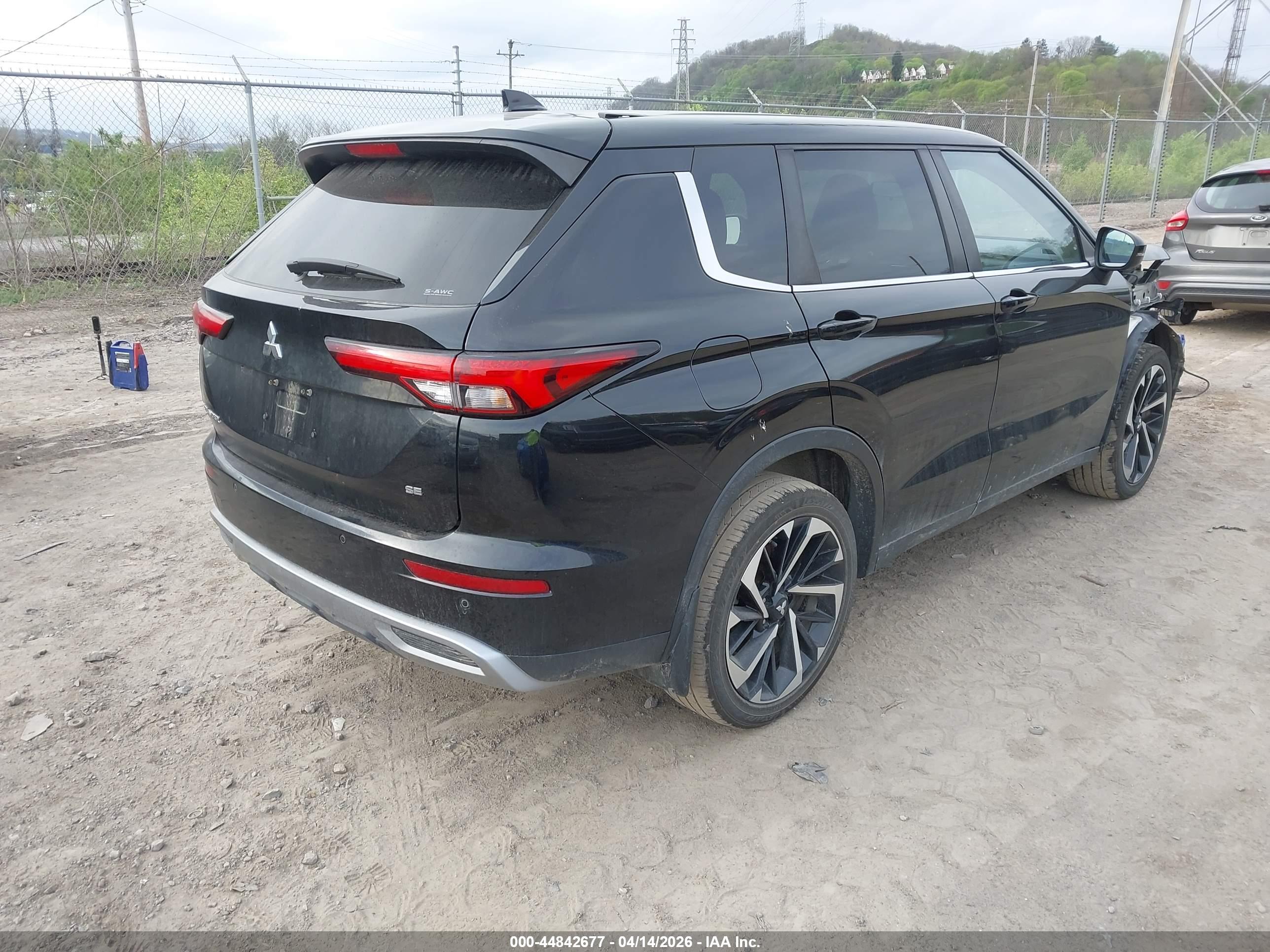 MITSUBISHI OUTLANDER image 4