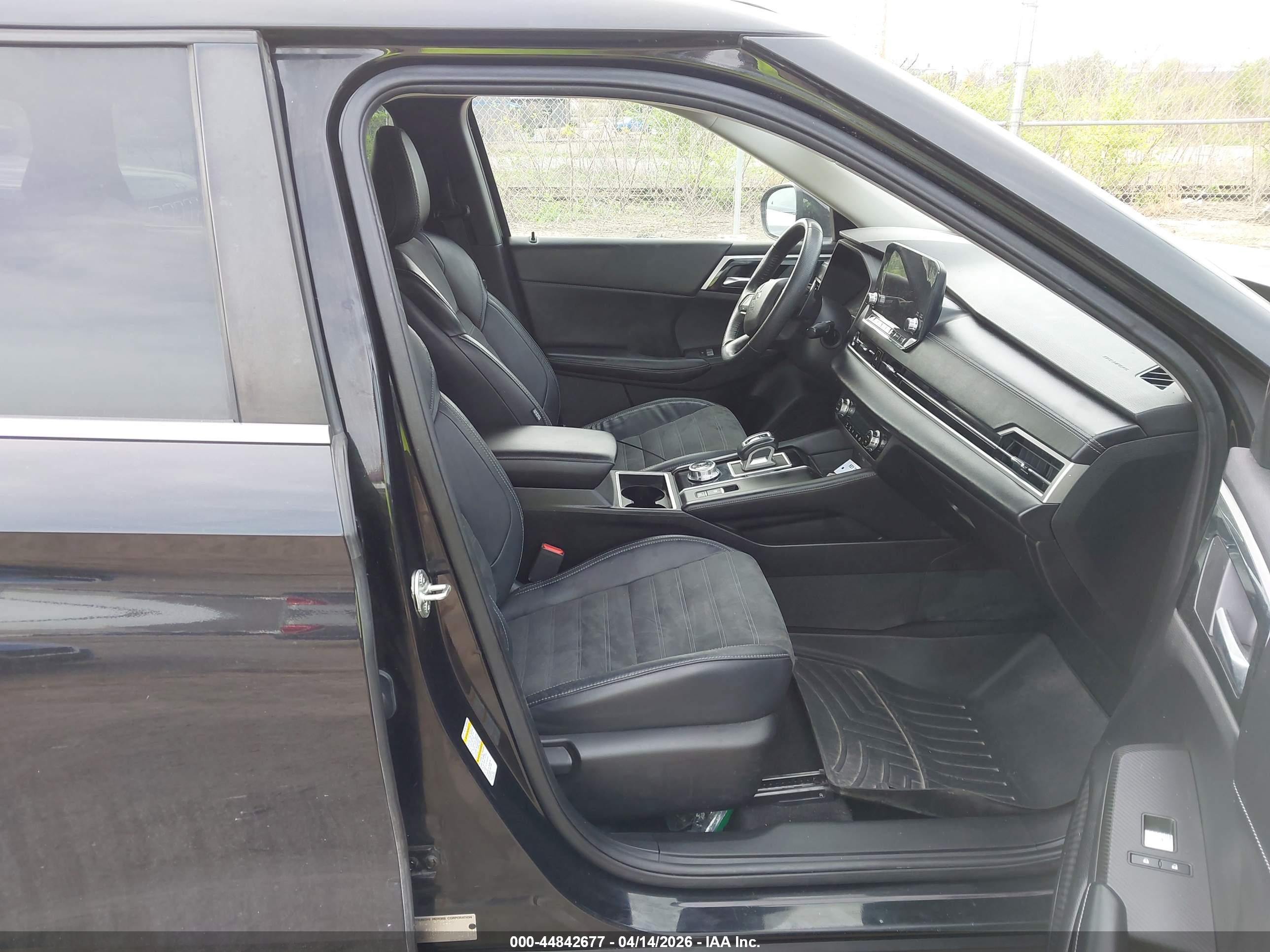 MITSUBISHI OUTLANDER image 5