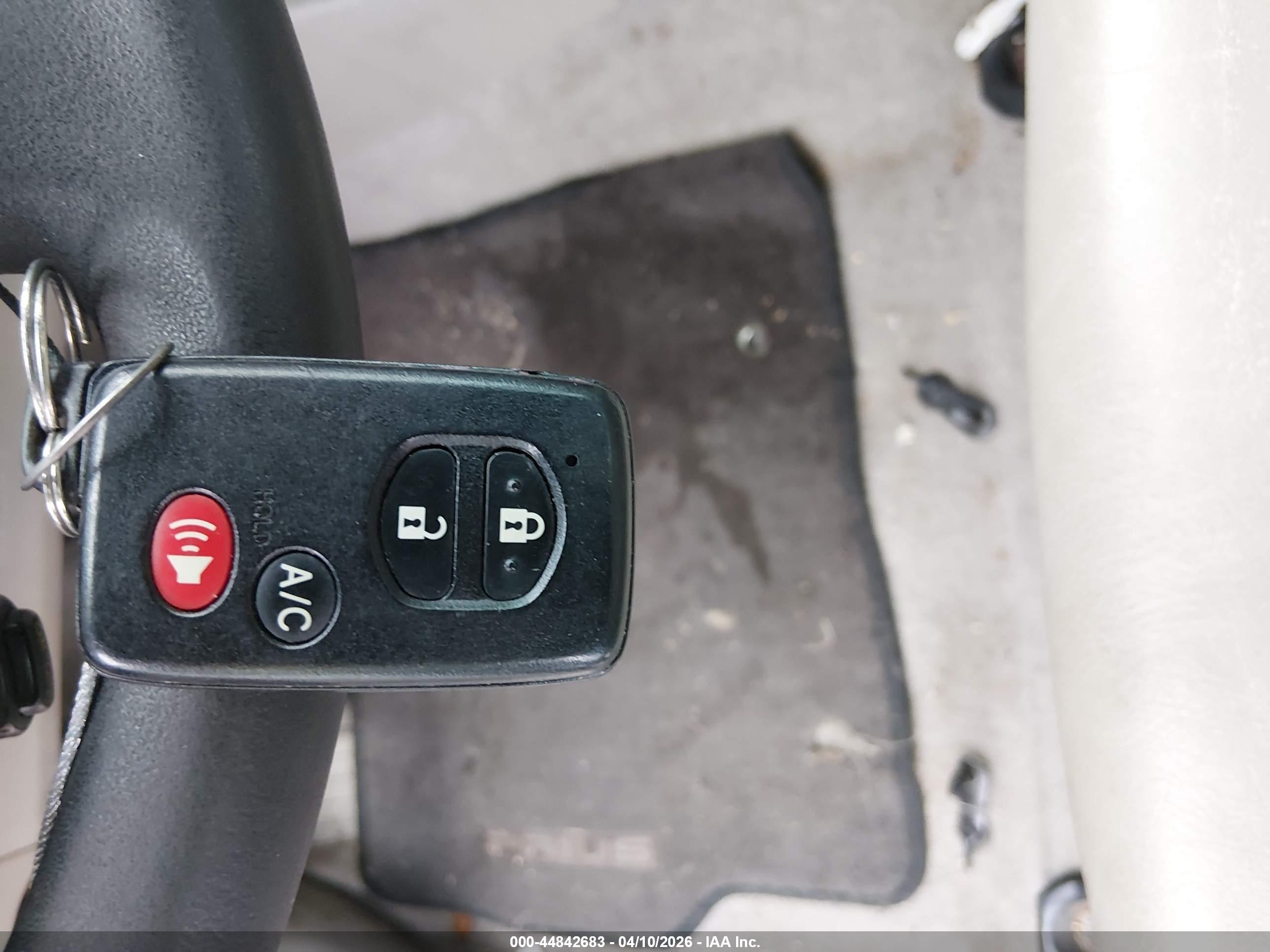 TOYOTA PRIUS image 11