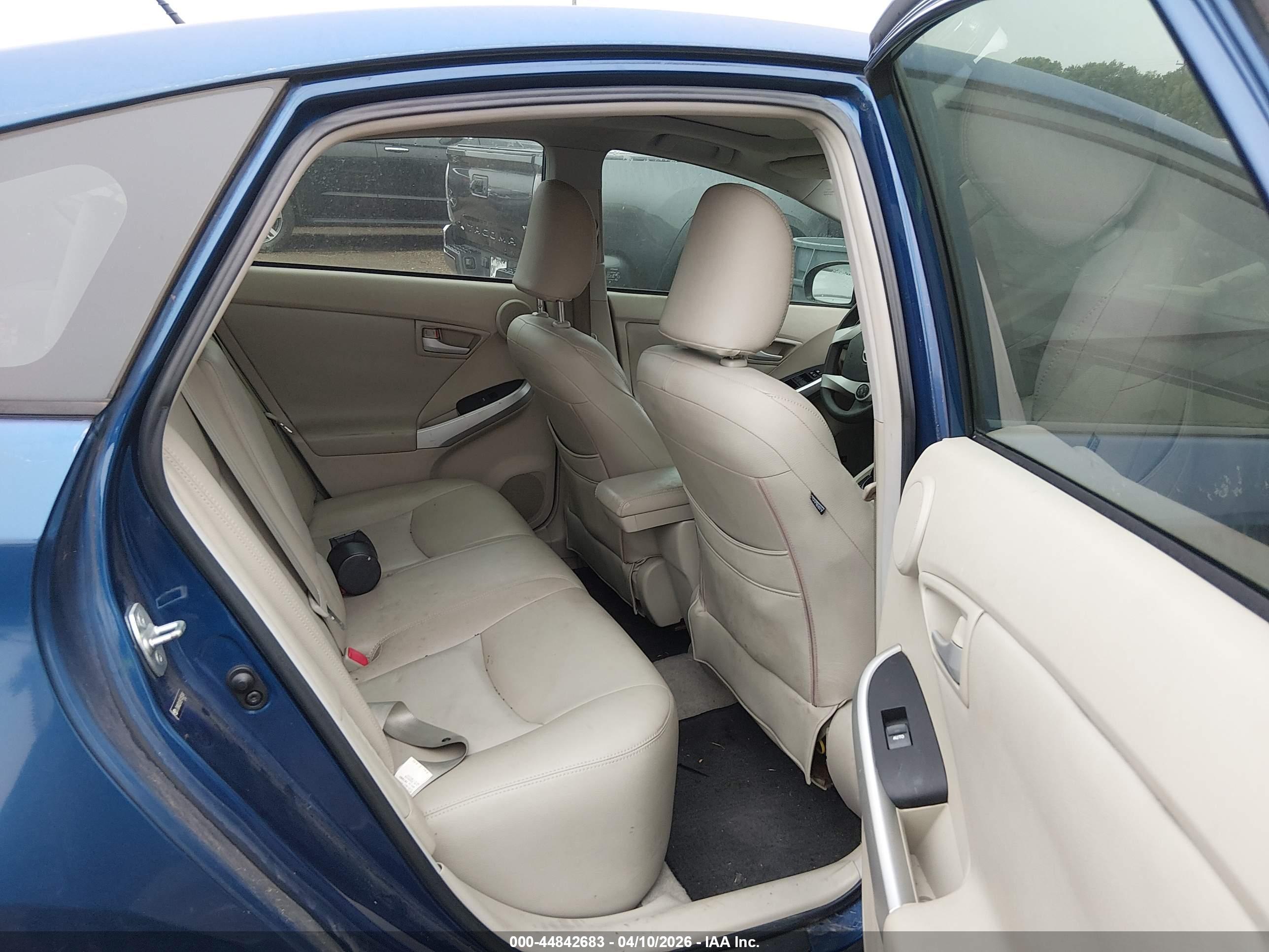 TOYOTA PRIUS image 8