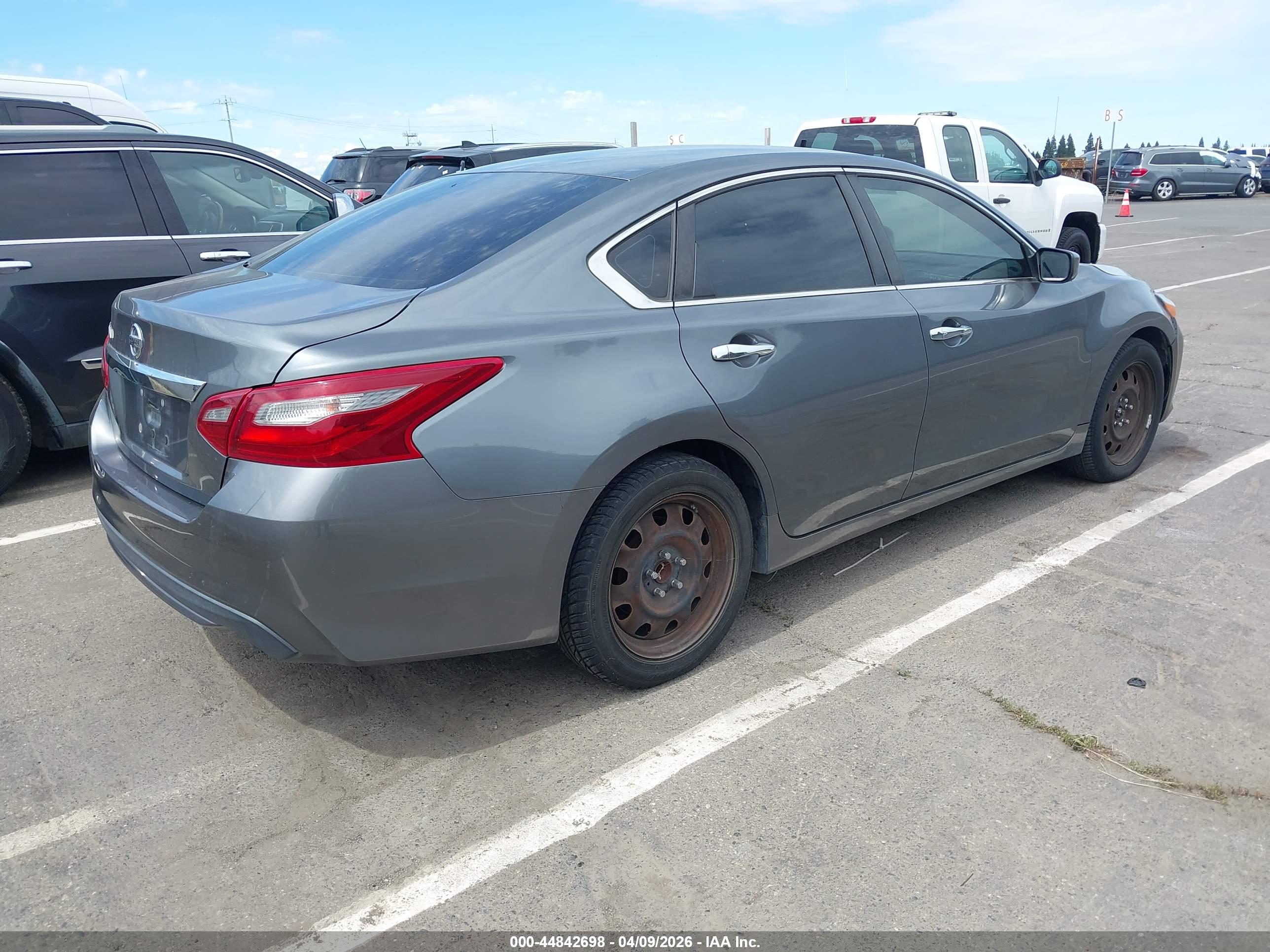 NISSAN ALTIMA image 4