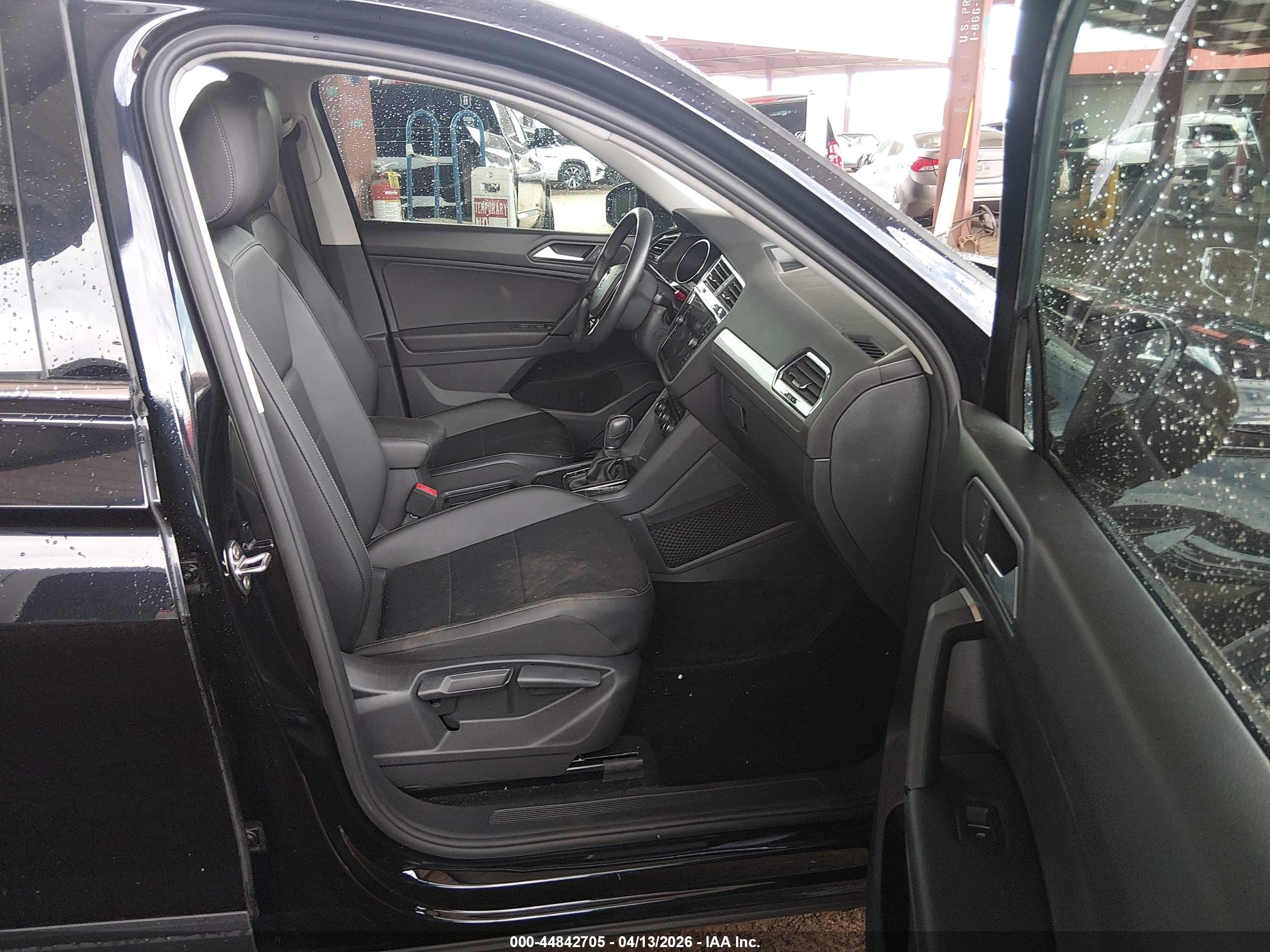 VOLKSWAGEN TIGUAN image 5