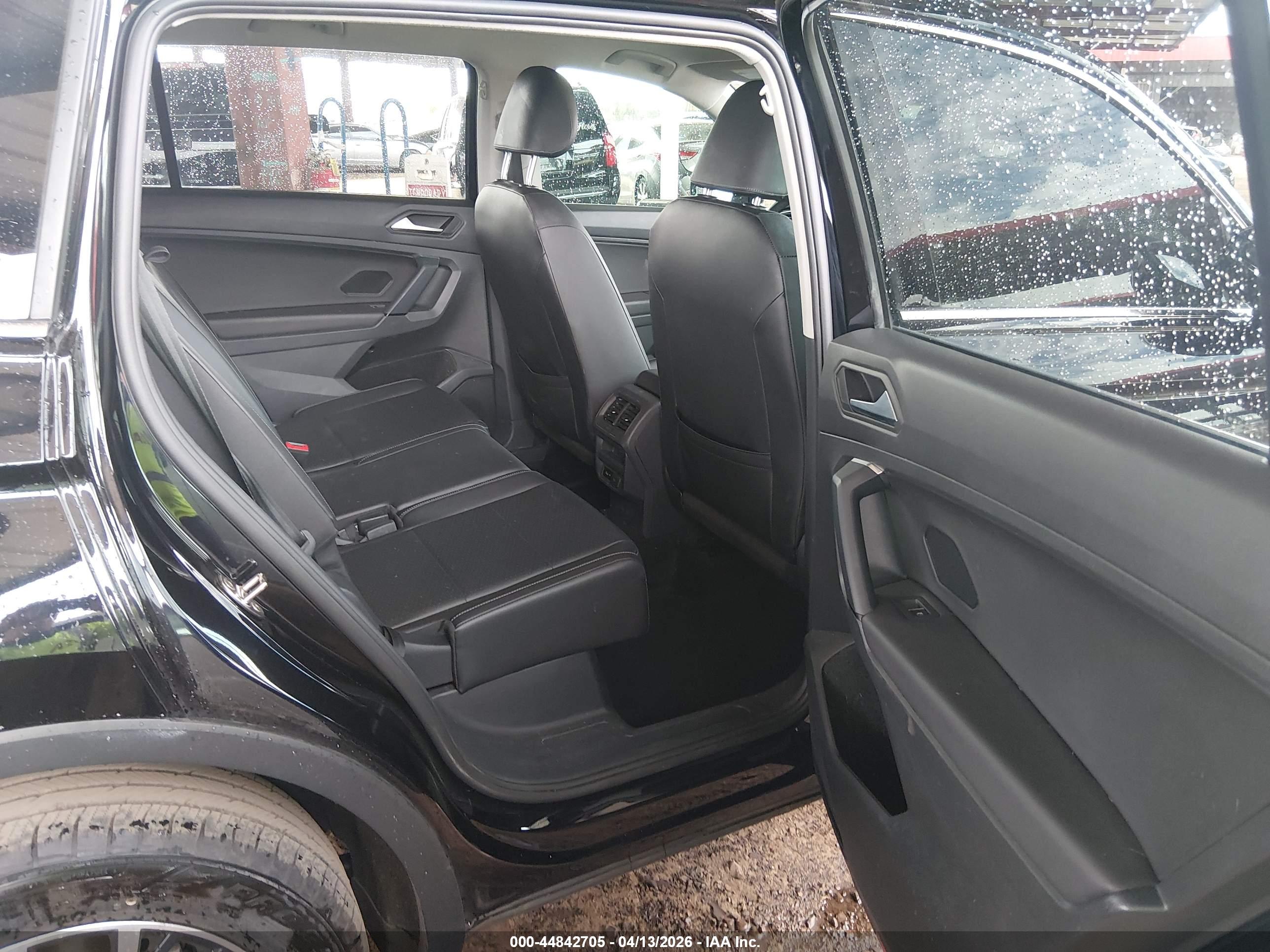 VOLKSWAGEN TIGUAN image 8