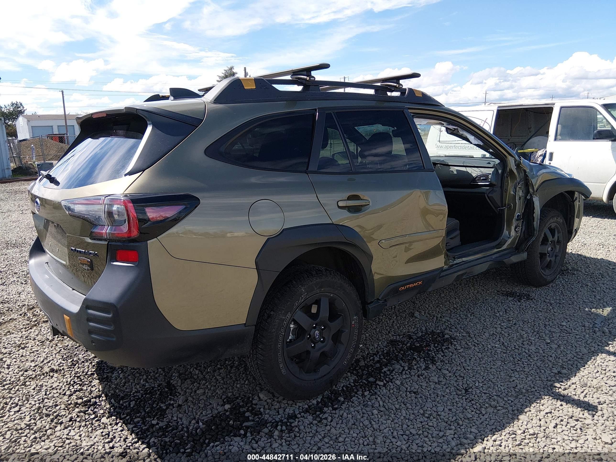SUBARU OUTBACK image 4