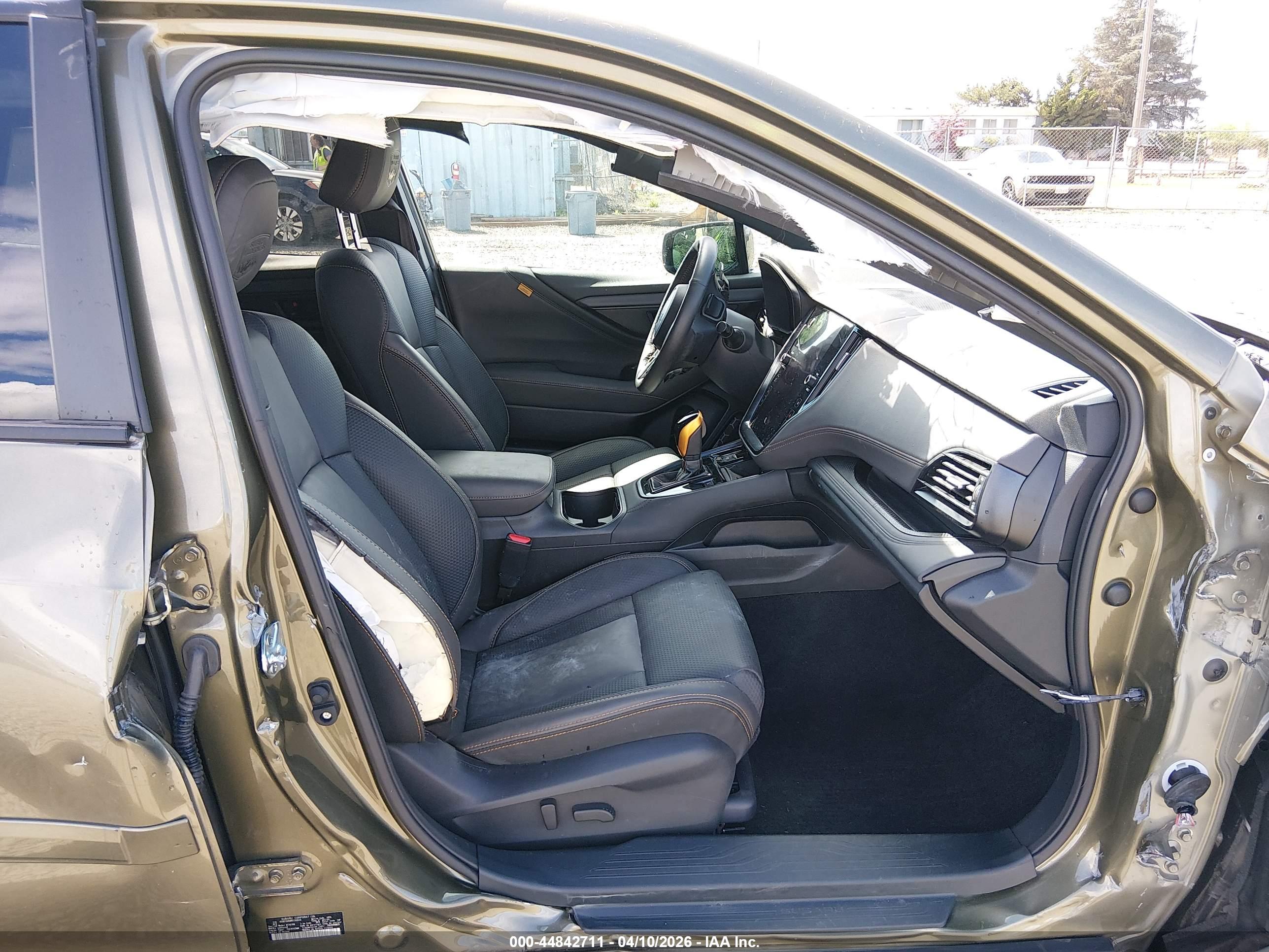 SUBARU OUTBACK image 5