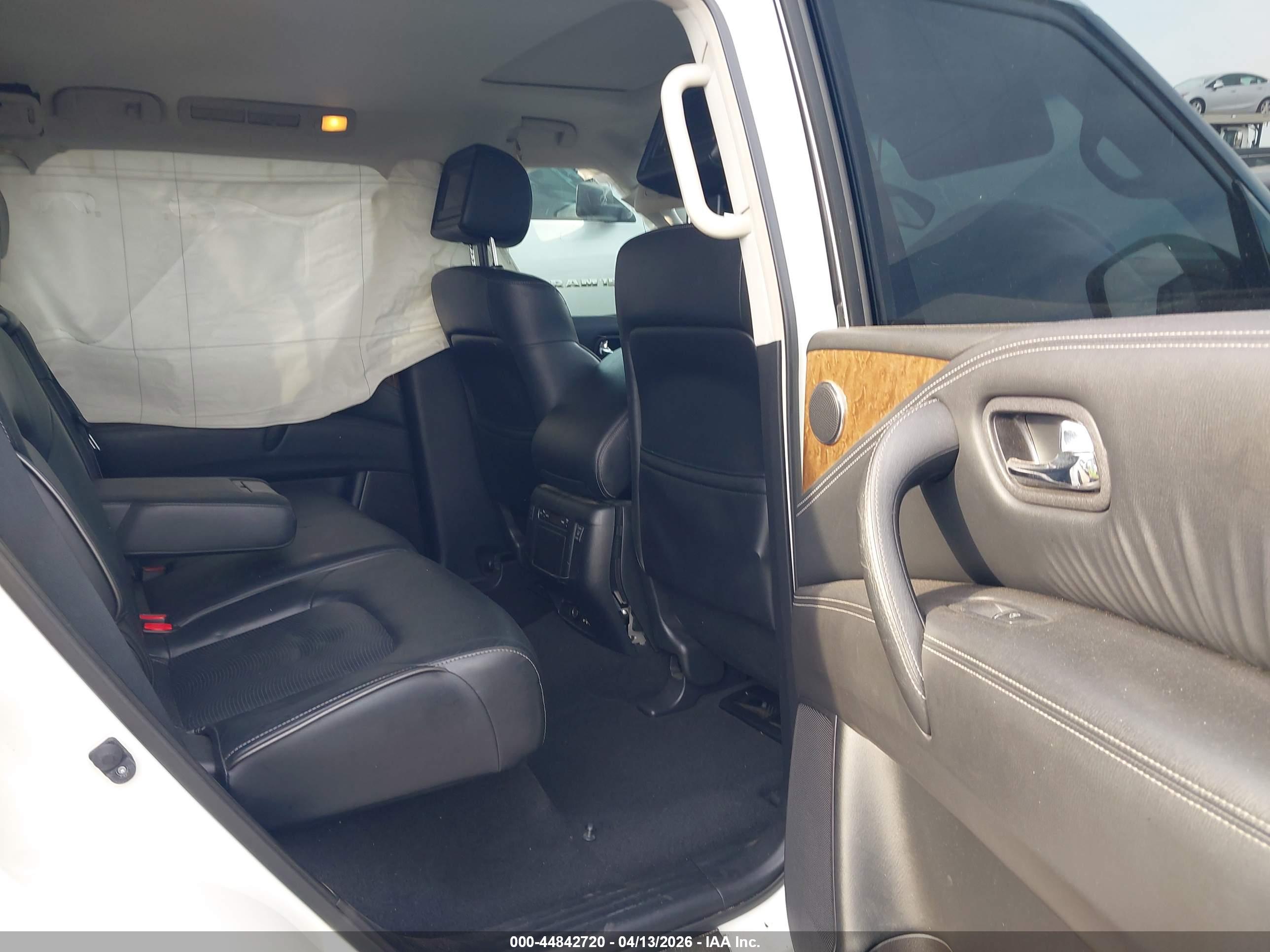 INFINITI QX80 image 8
