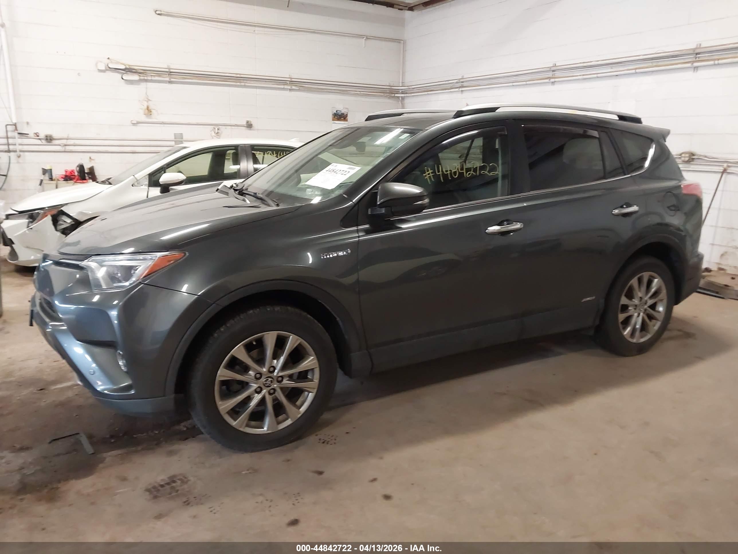 TOYOTA RAV4 image 2