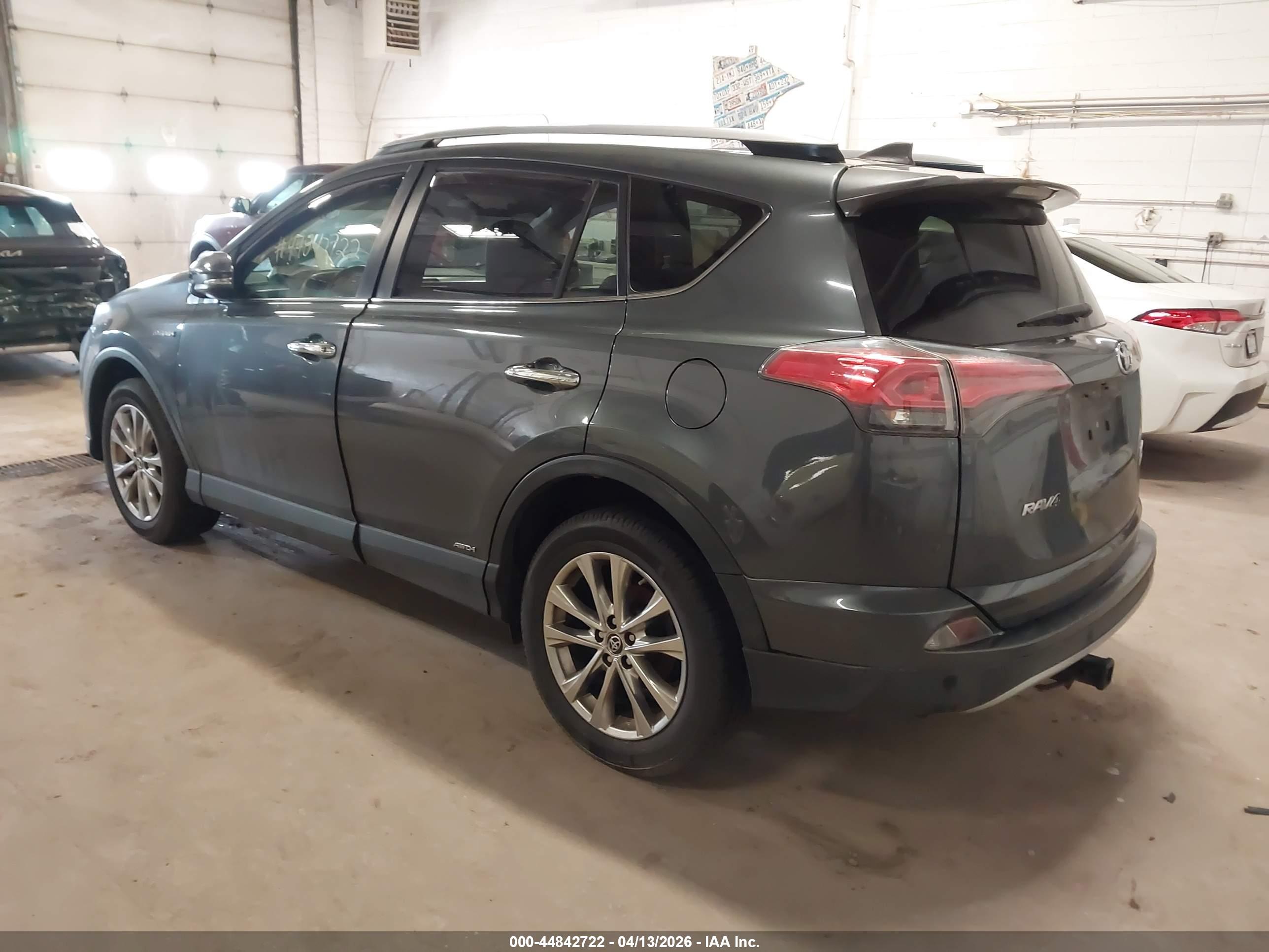TOYOTA RAV4 image 3