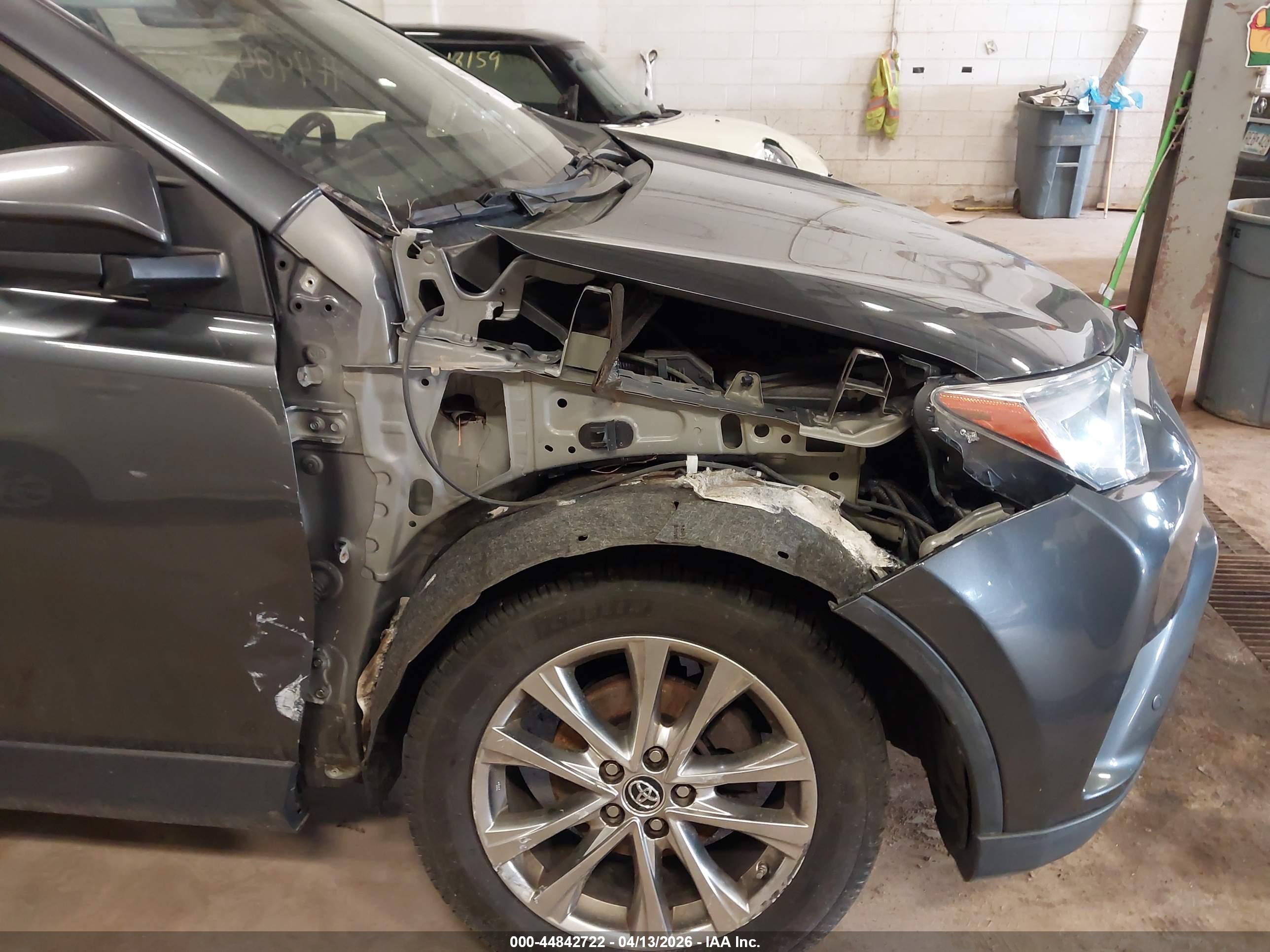TOYOTA RAV4 image 6