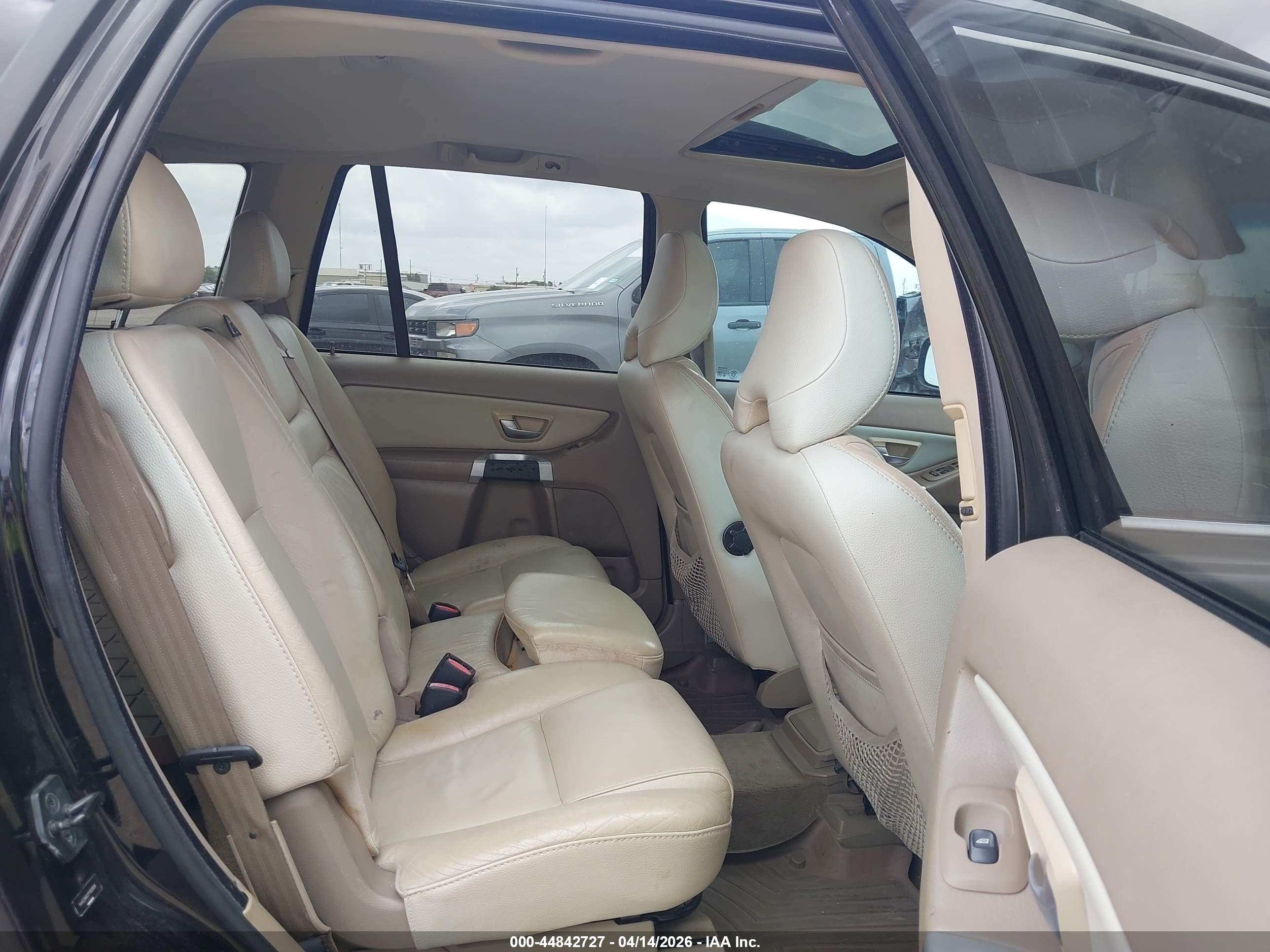 VOLVO XC90 image 8