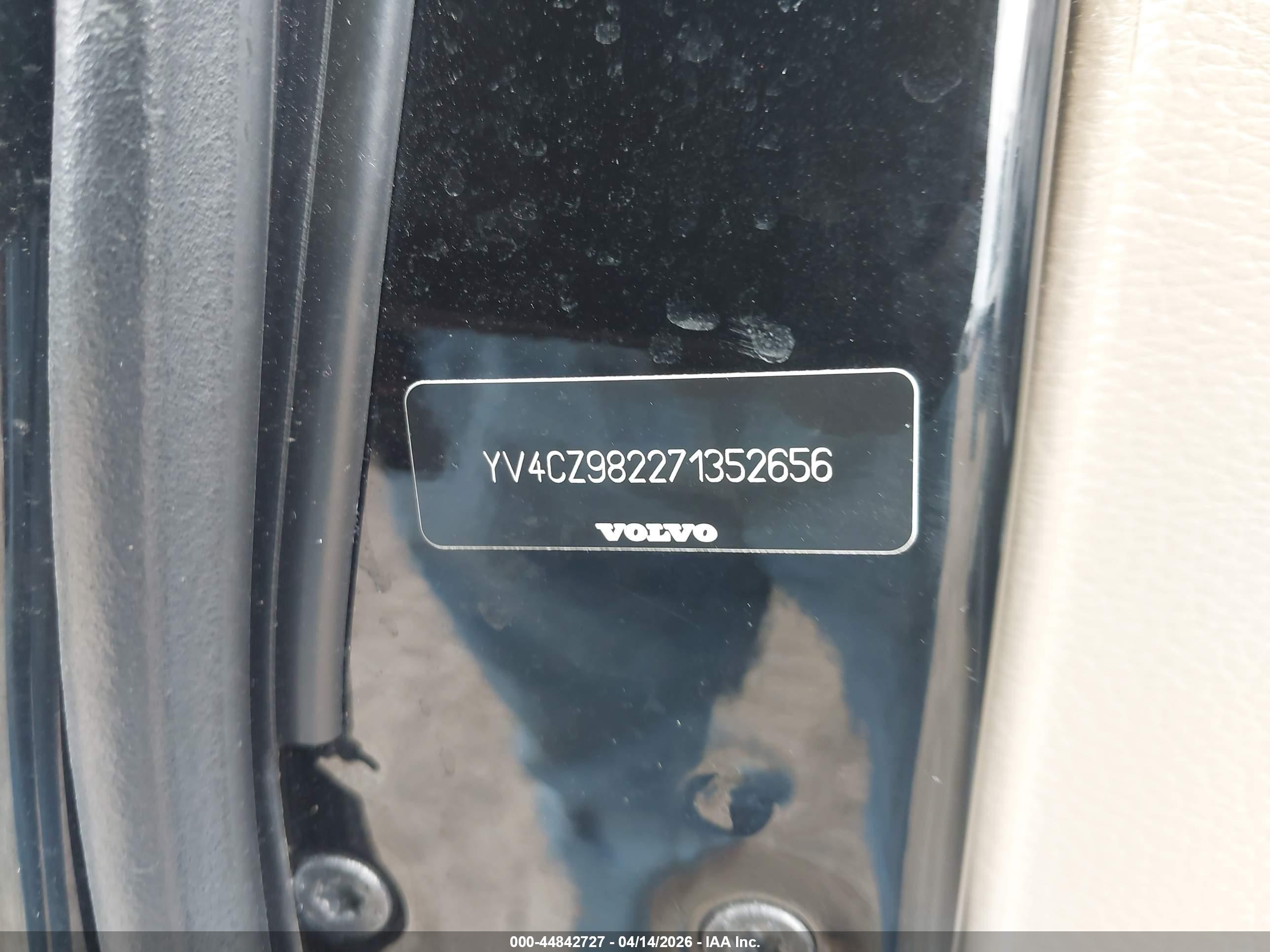 VOLVO XC90 image 9