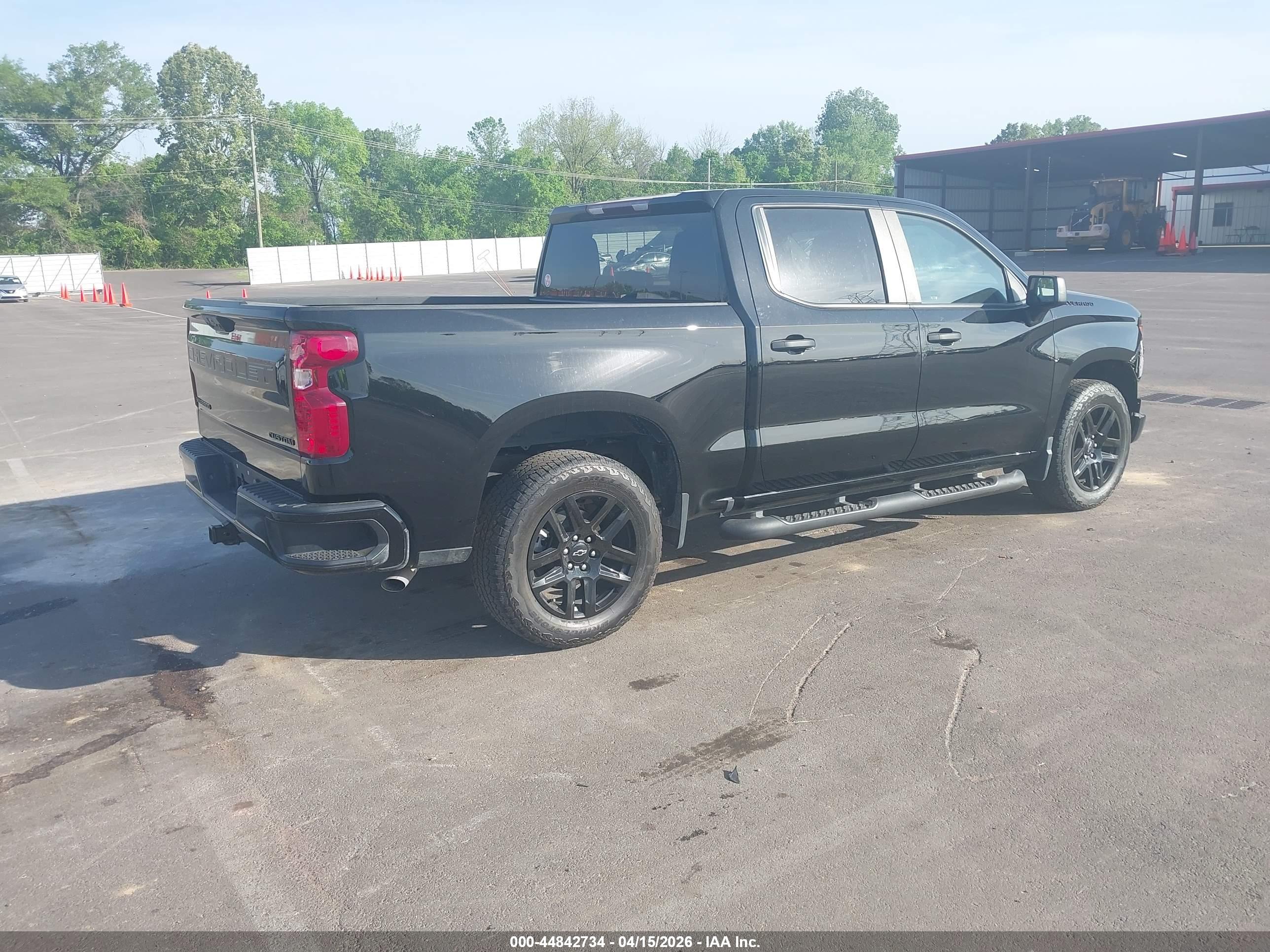 CHEVROLET SILVERADO image 4