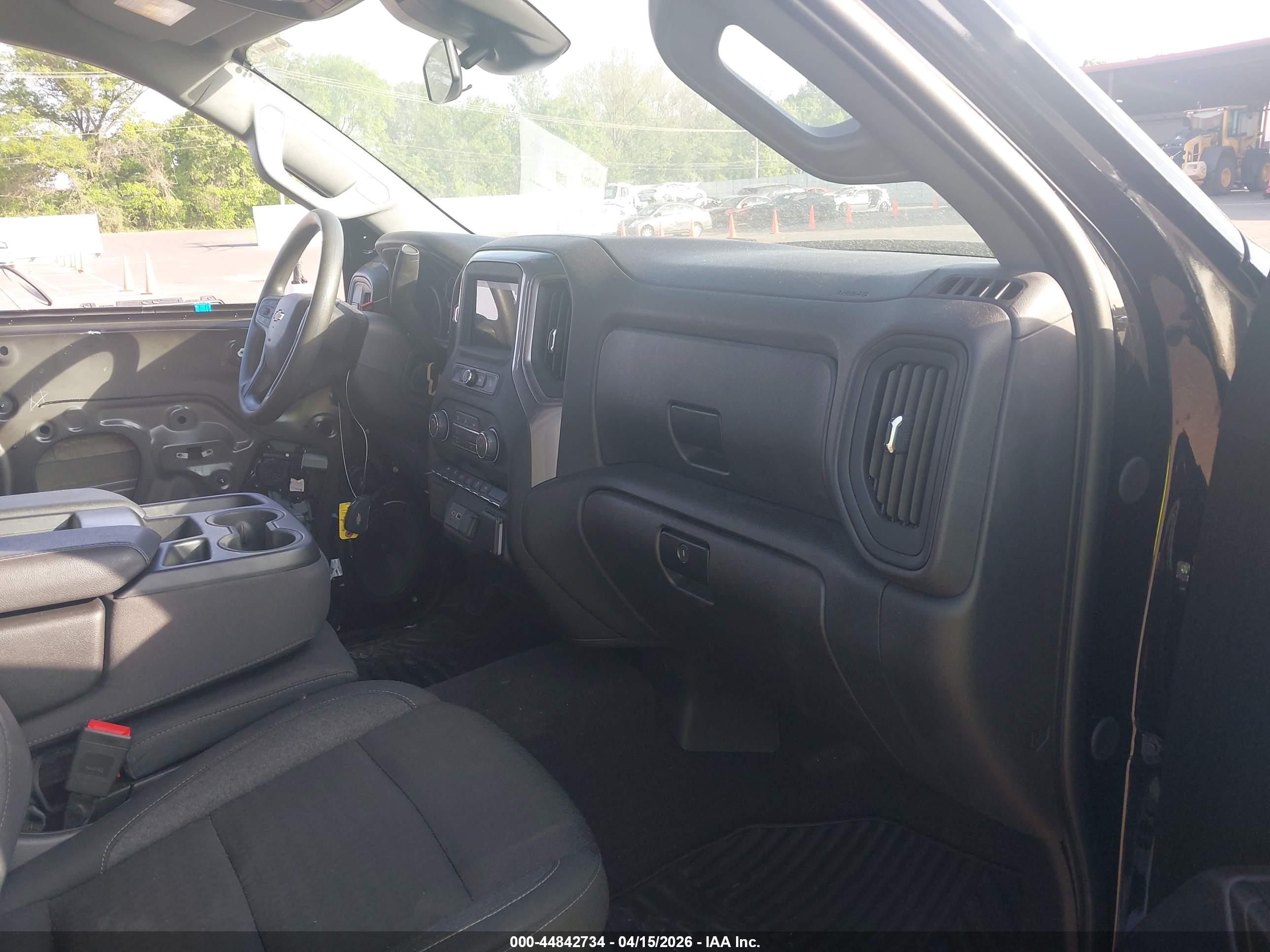 CHEVROLET SILVERADO image 5