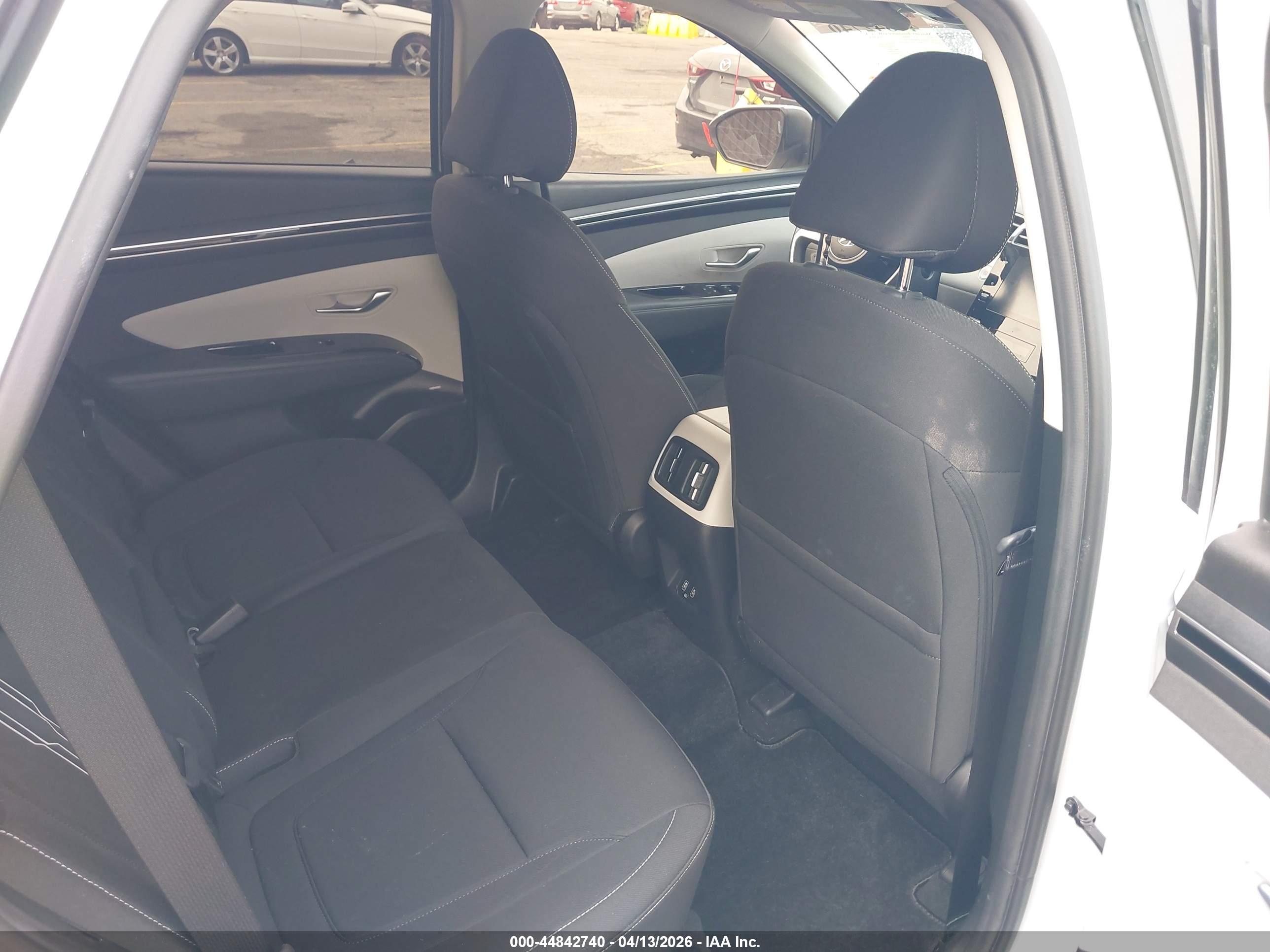 HYUNDAI TUCSON image 8