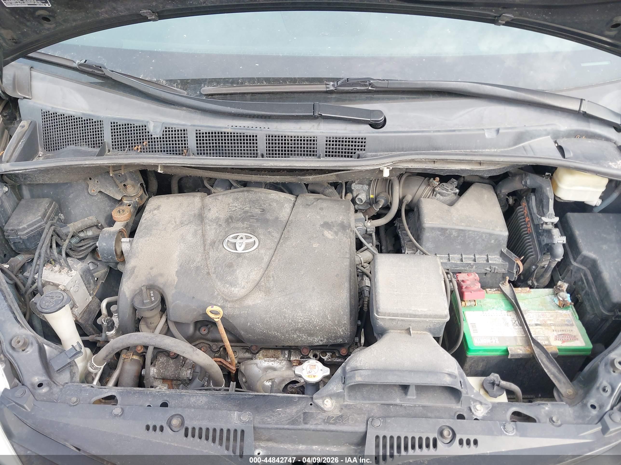 TOYOTA SIENNA image 10