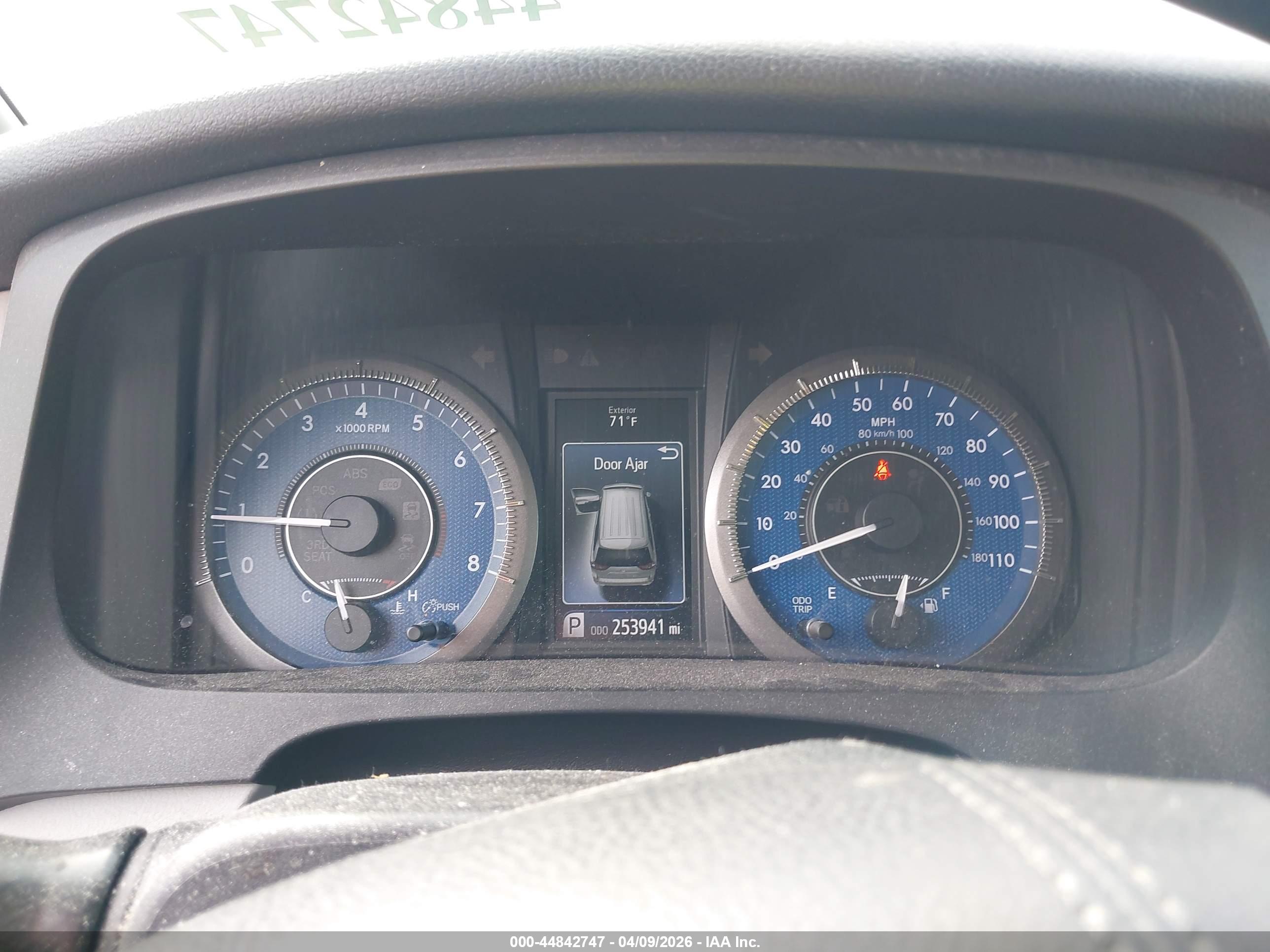 TOYOTA SIENNA image 7