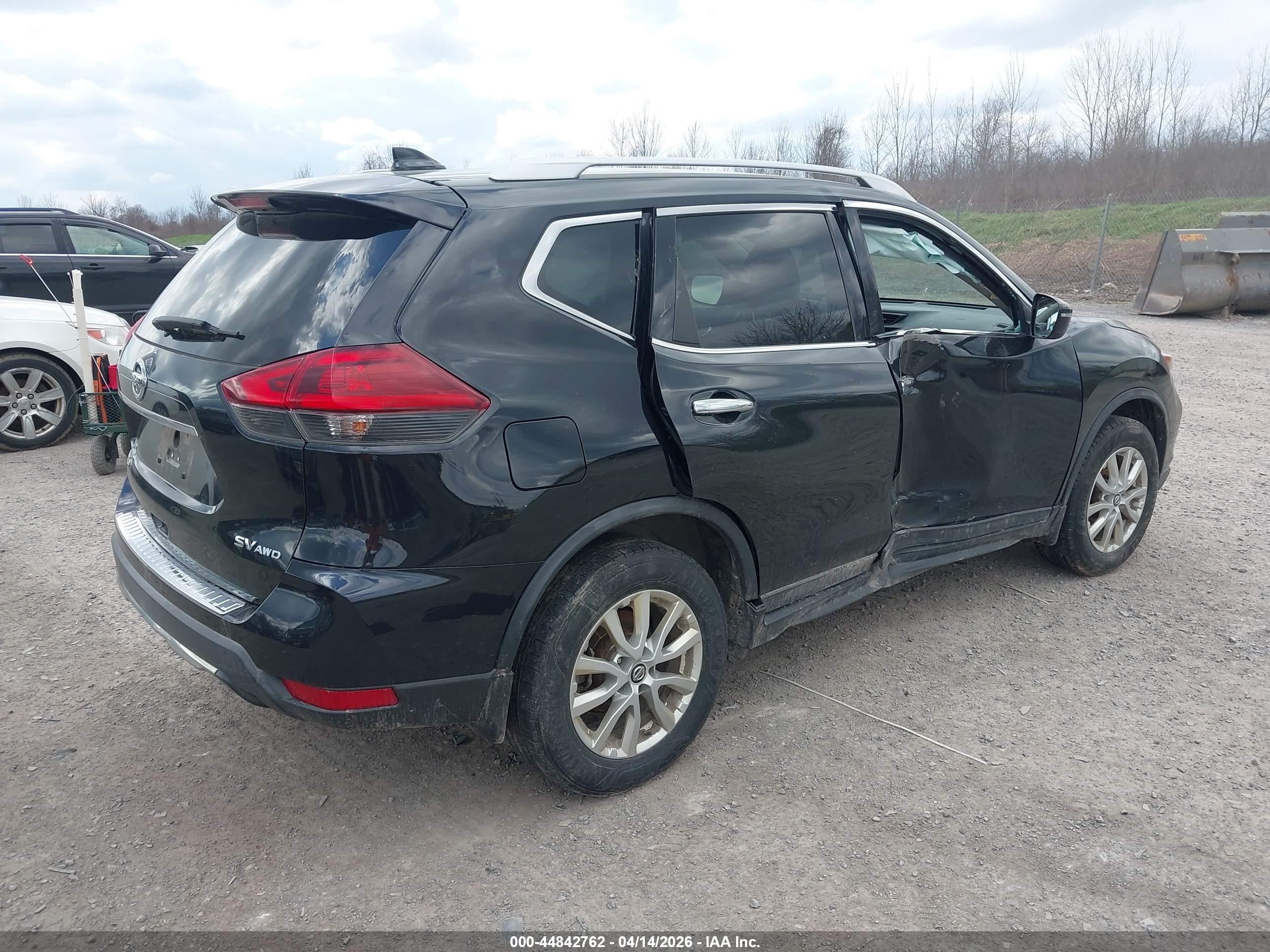 NISSAN ROGUE image 4