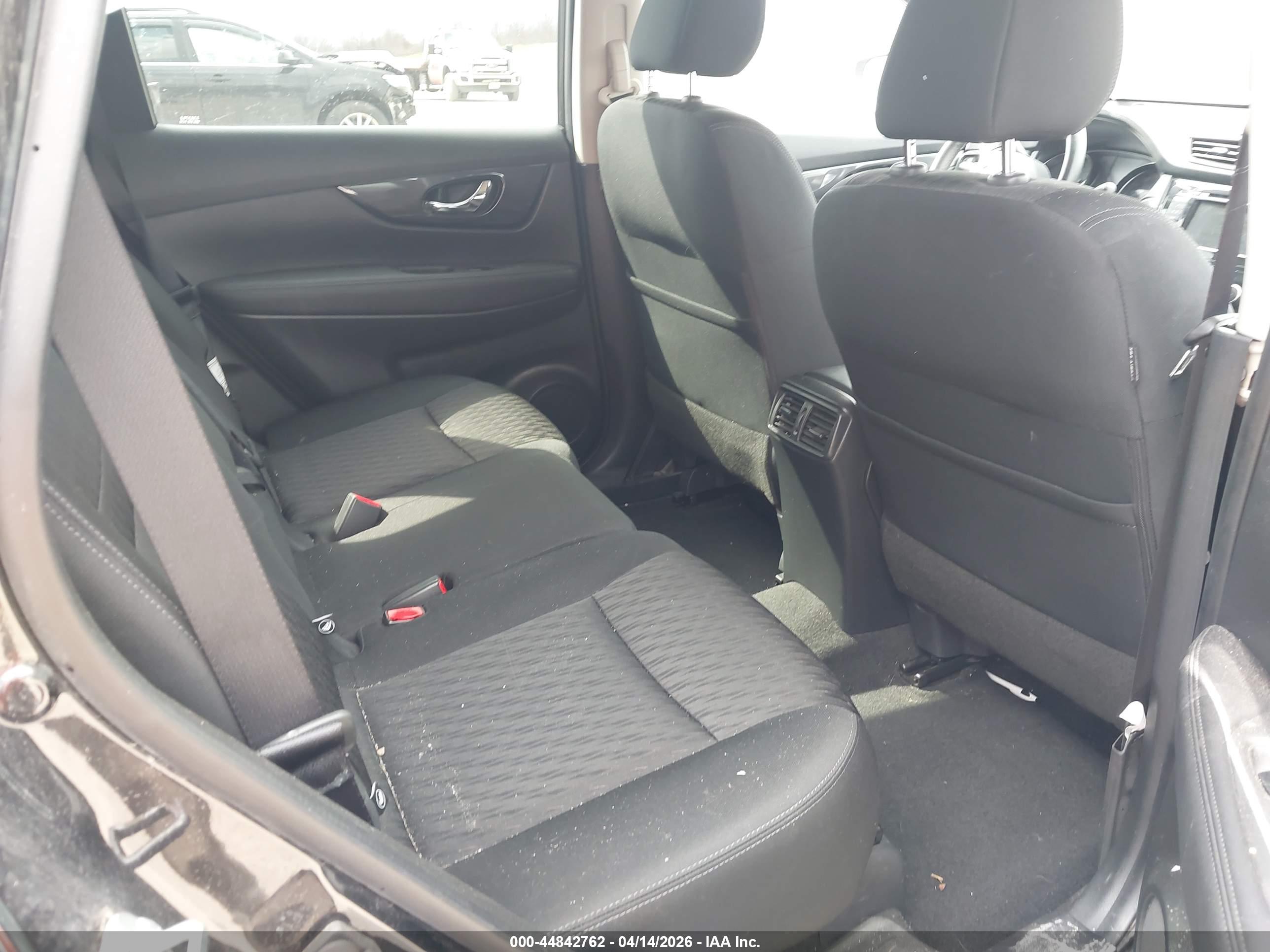 NISSAN ROGUE image 8