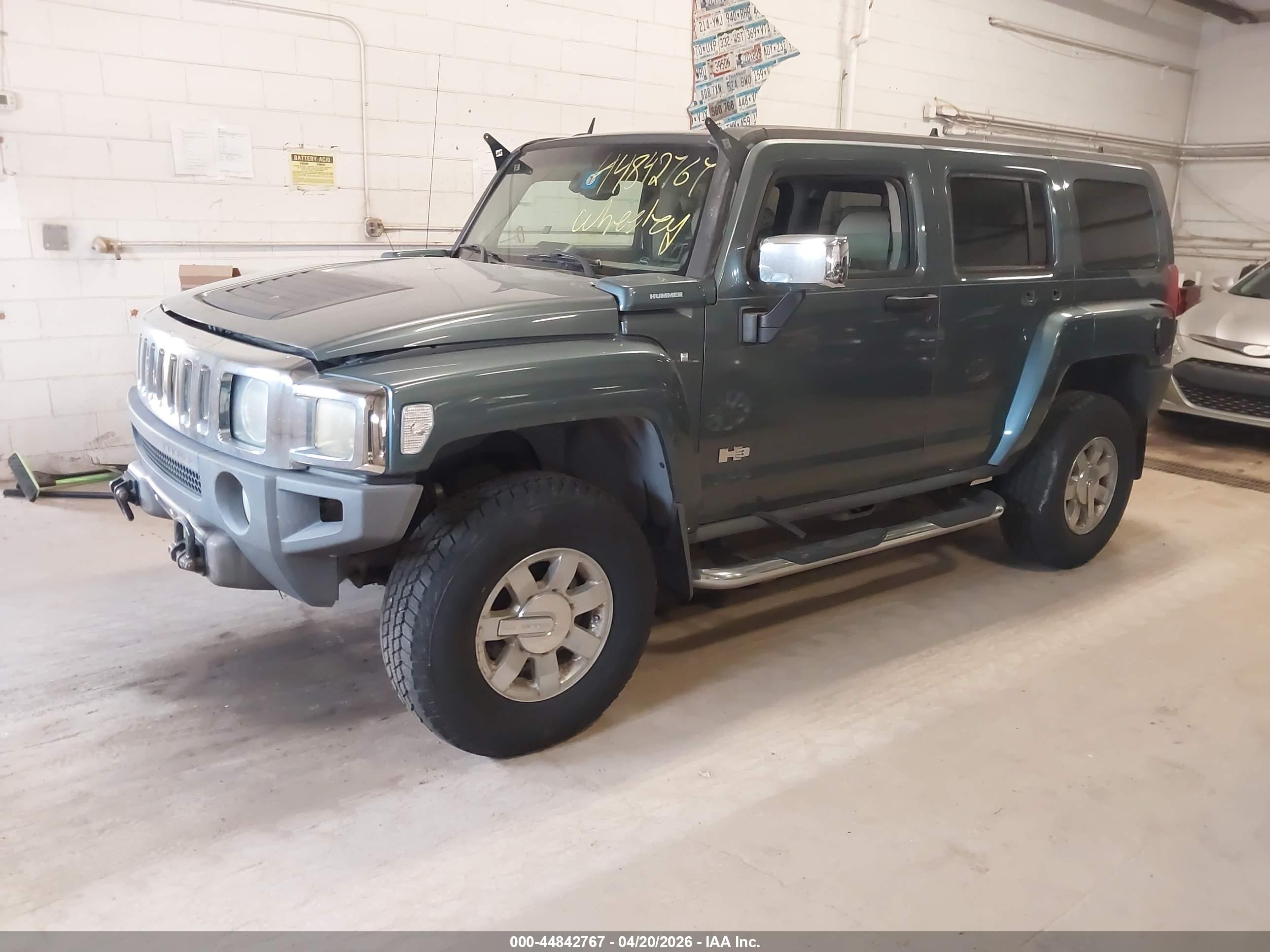 HUMMER H3 image 2