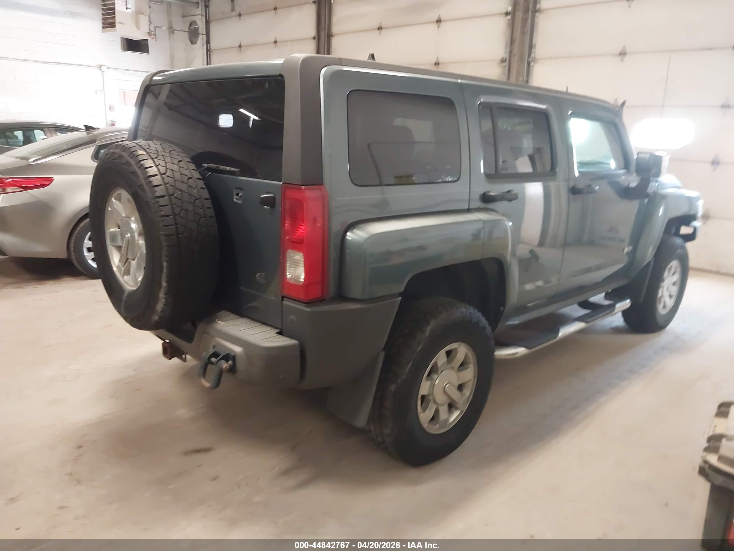 HUMMER H3 image 4