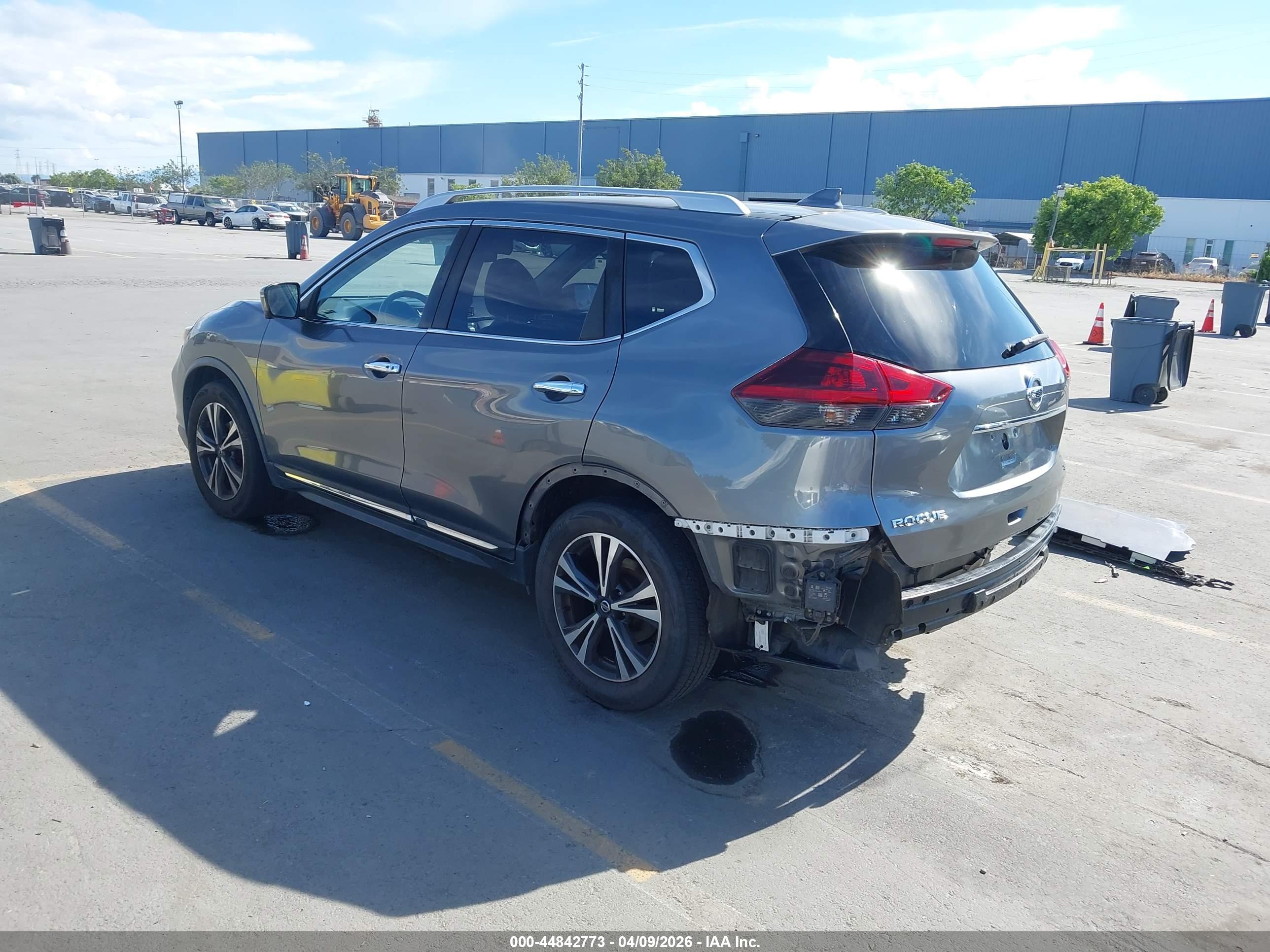 NISSAN ROGUE image 3