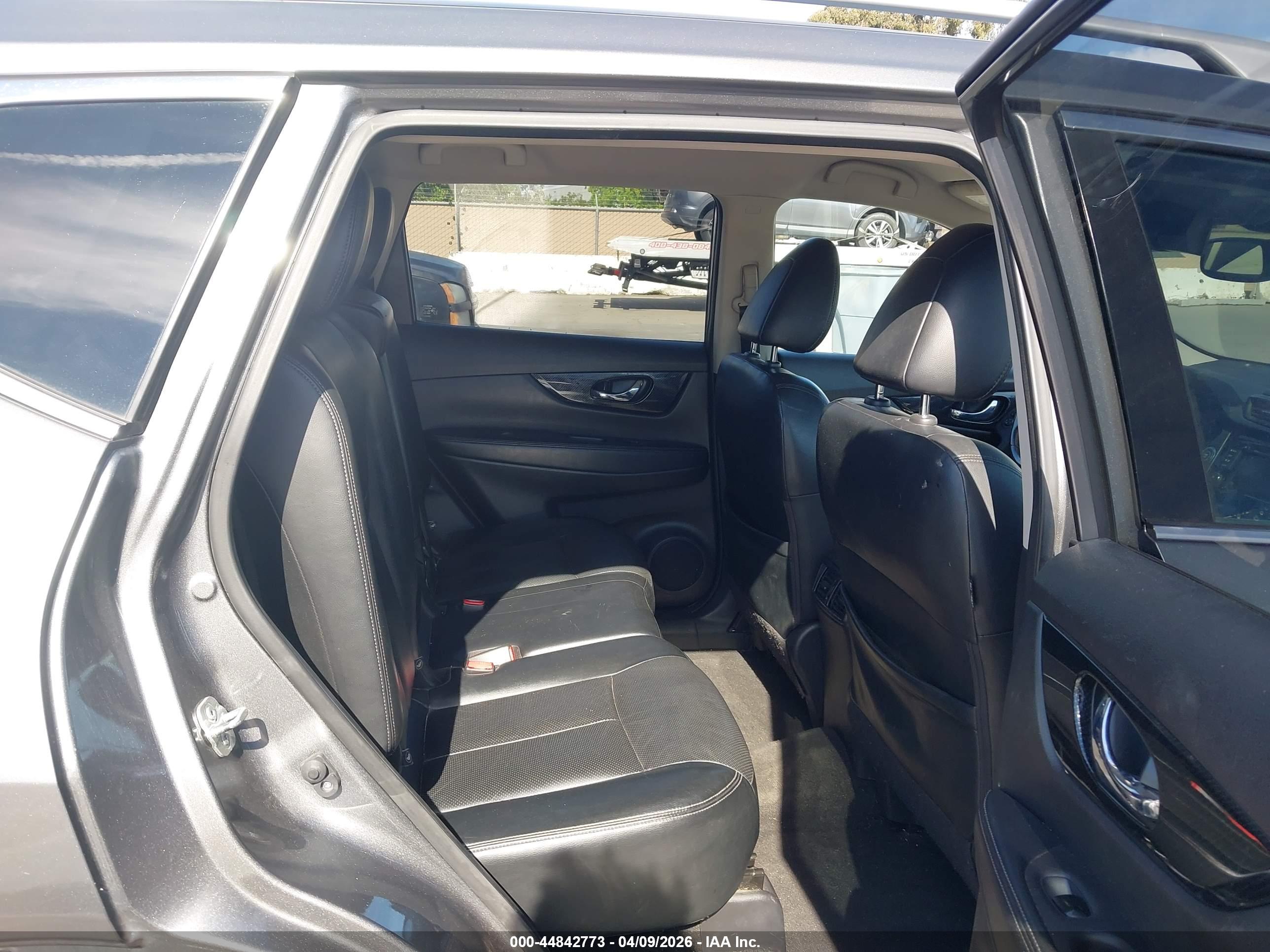 NISSAN ROGUE image 8