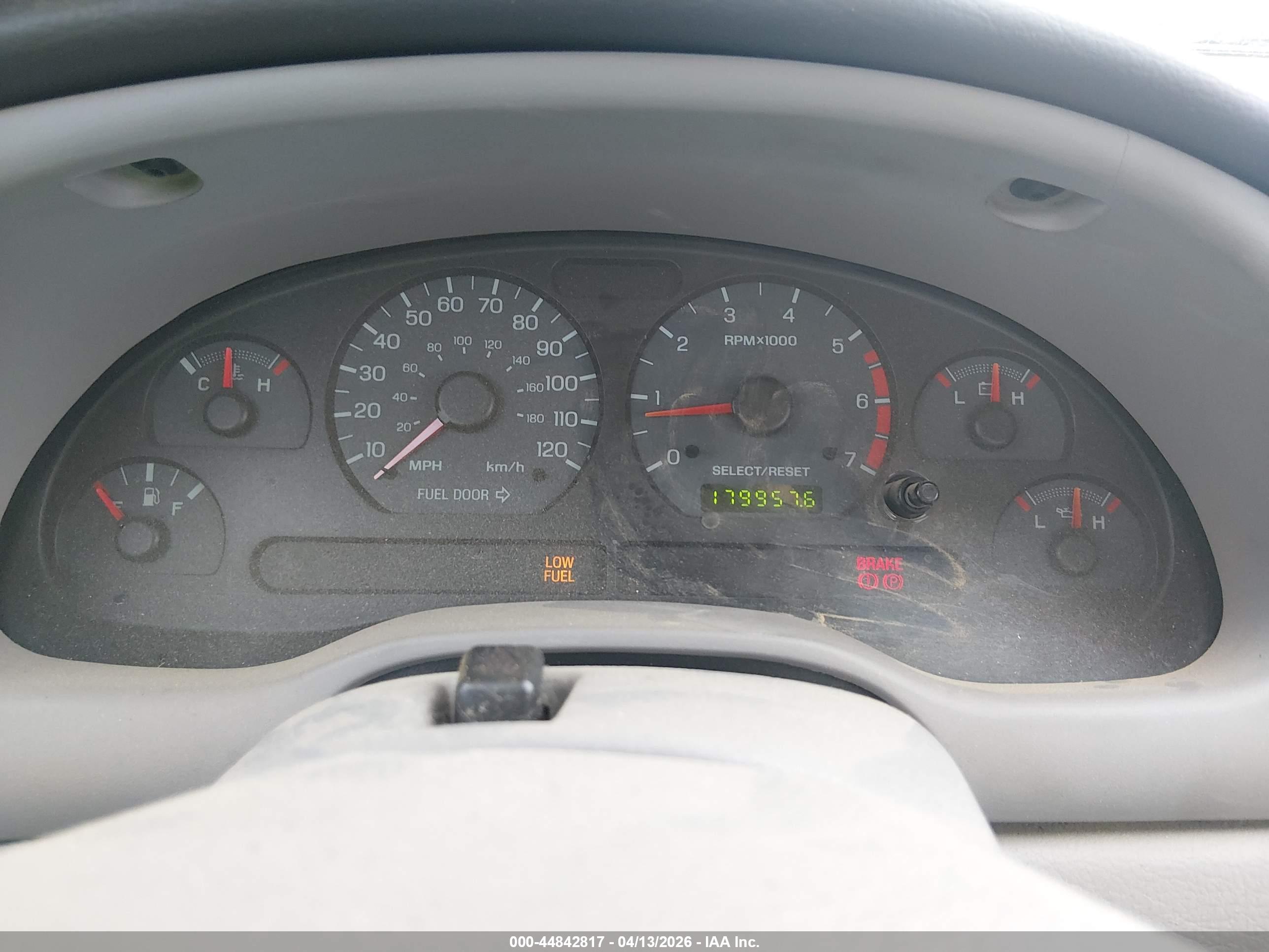 FORD MUSTANG image 7
