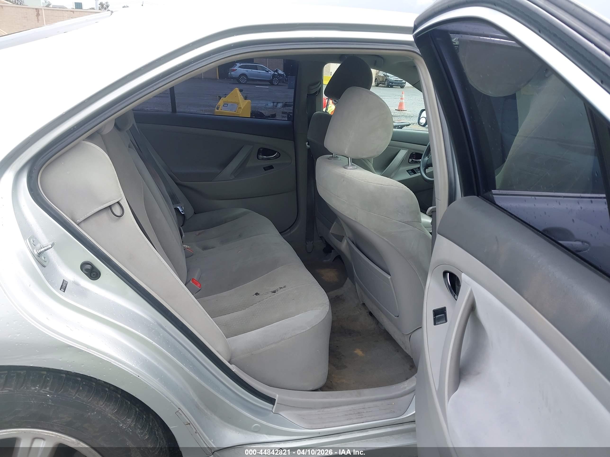 TOYOTA CAMRY image 8
