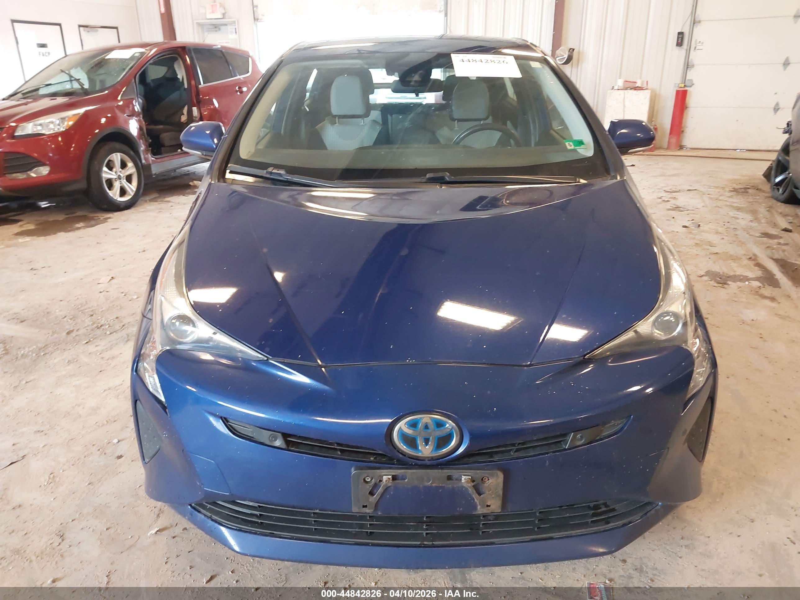 TOYOTA PRIUS image 6