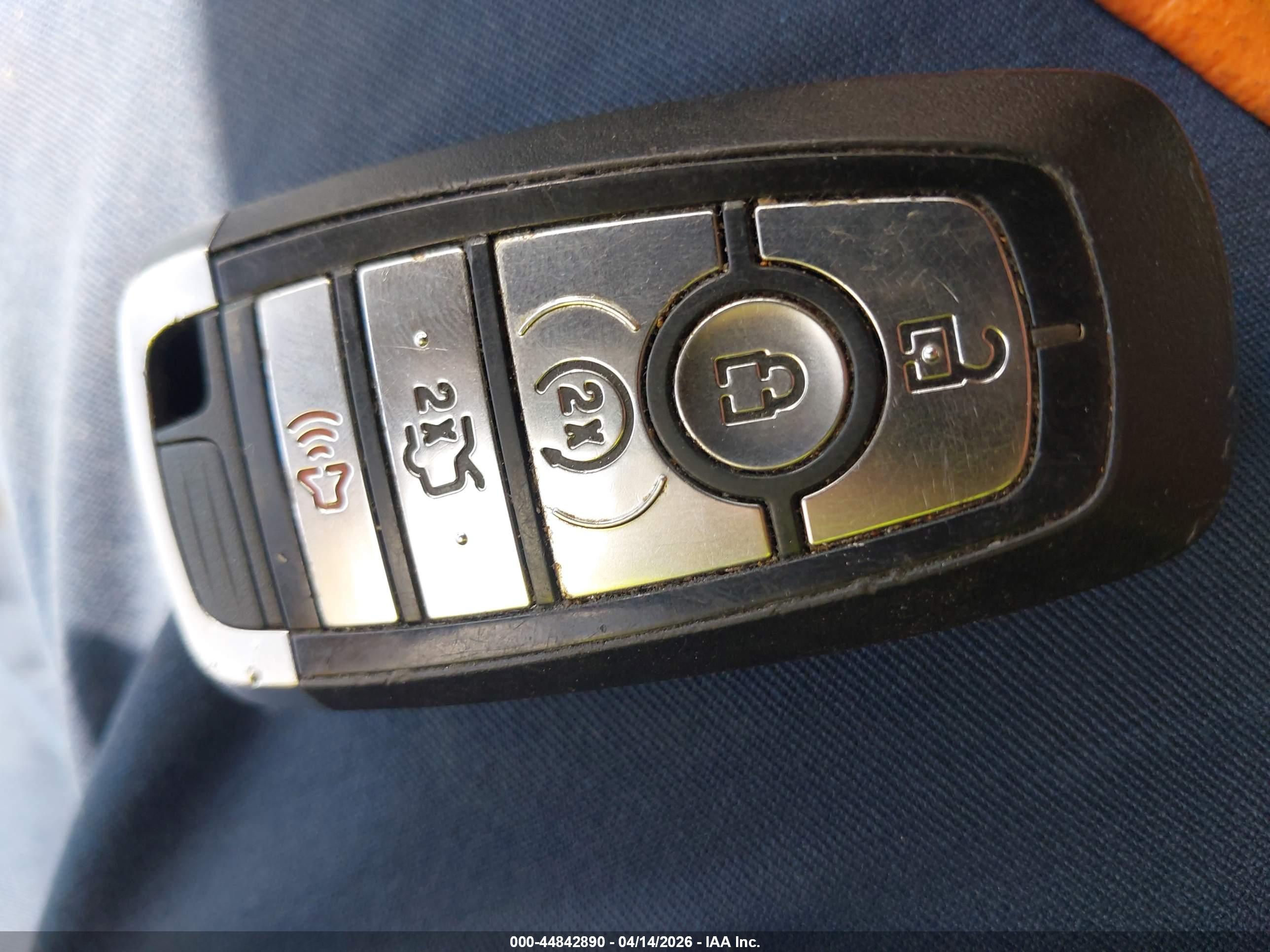 FORD FUSION image 11