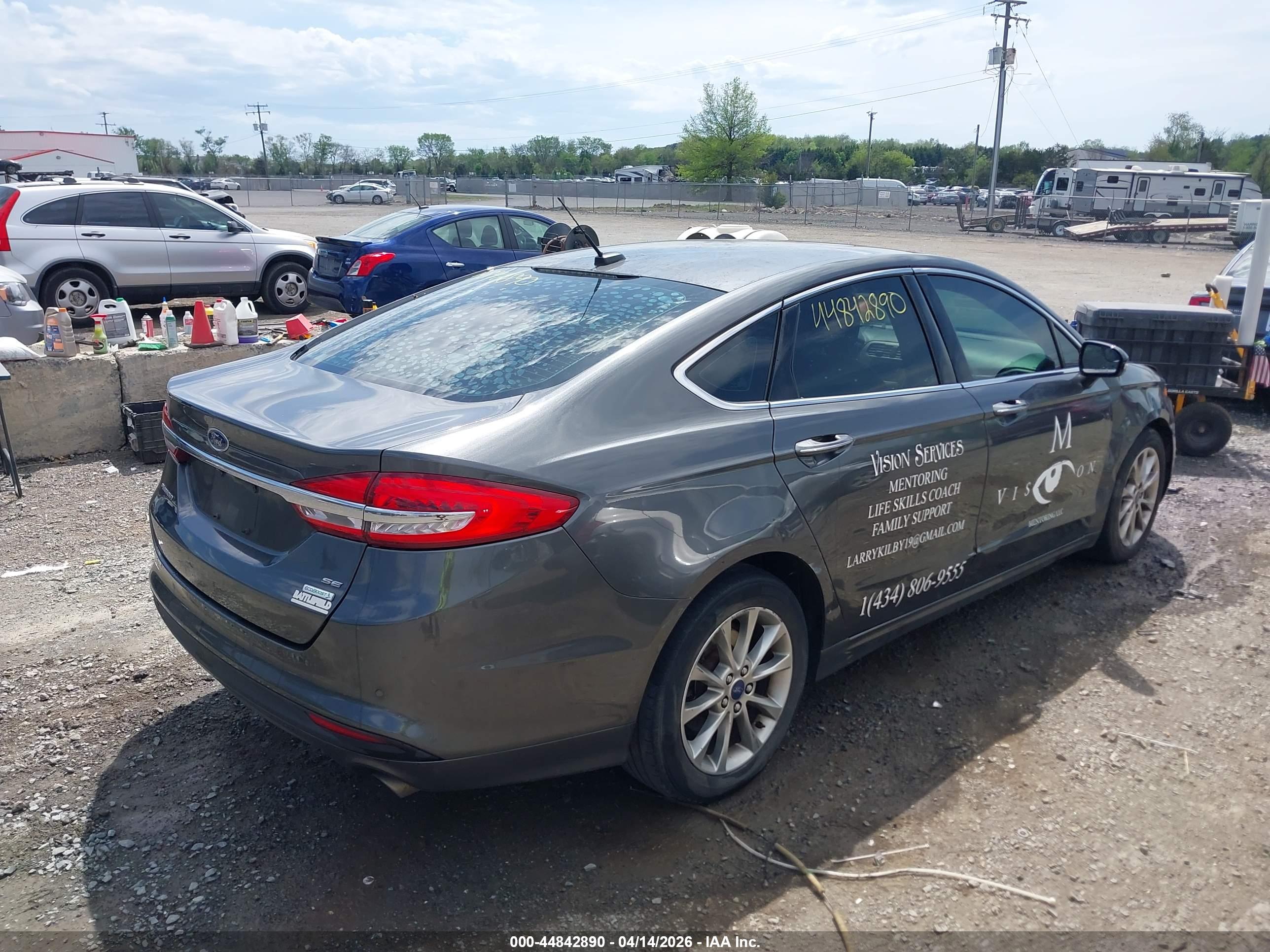 FORD FUSION image 4