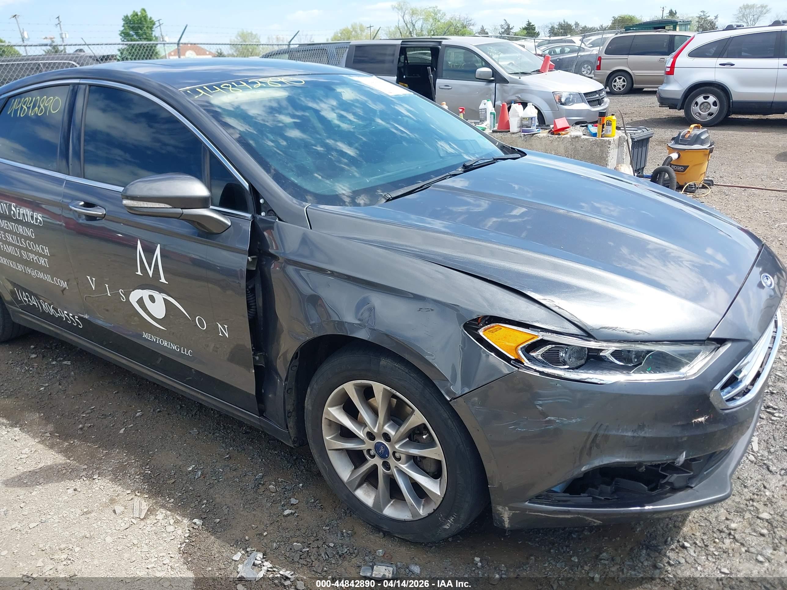 FORD FUSION image 6