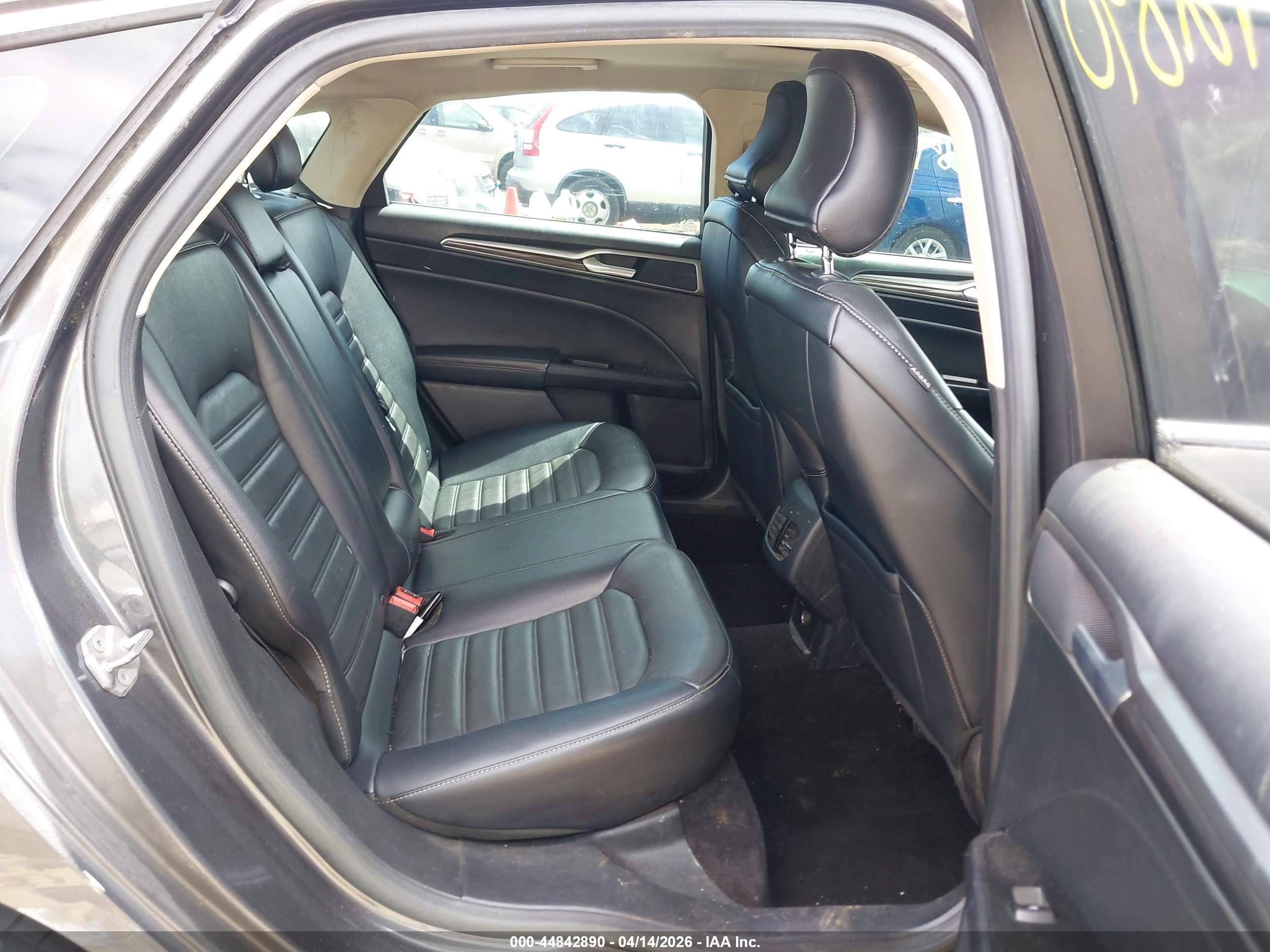 FORD FUSION image 8