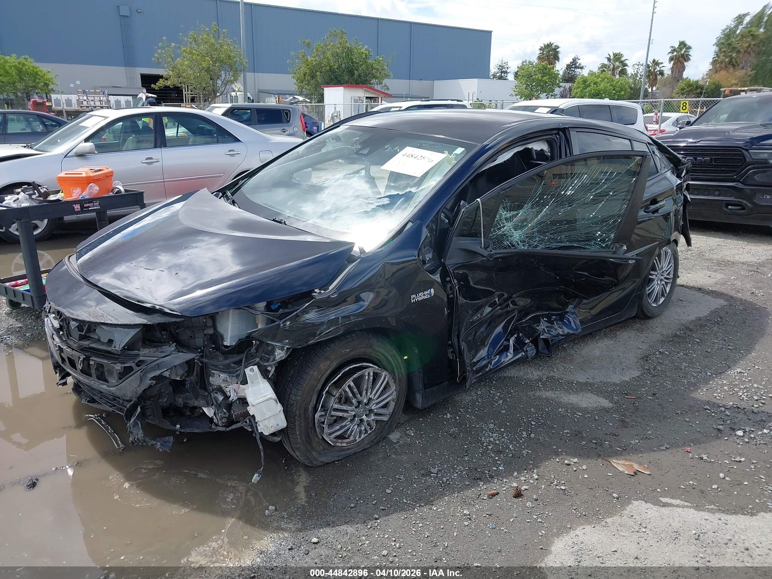 TOYOTA PRIUS image 2