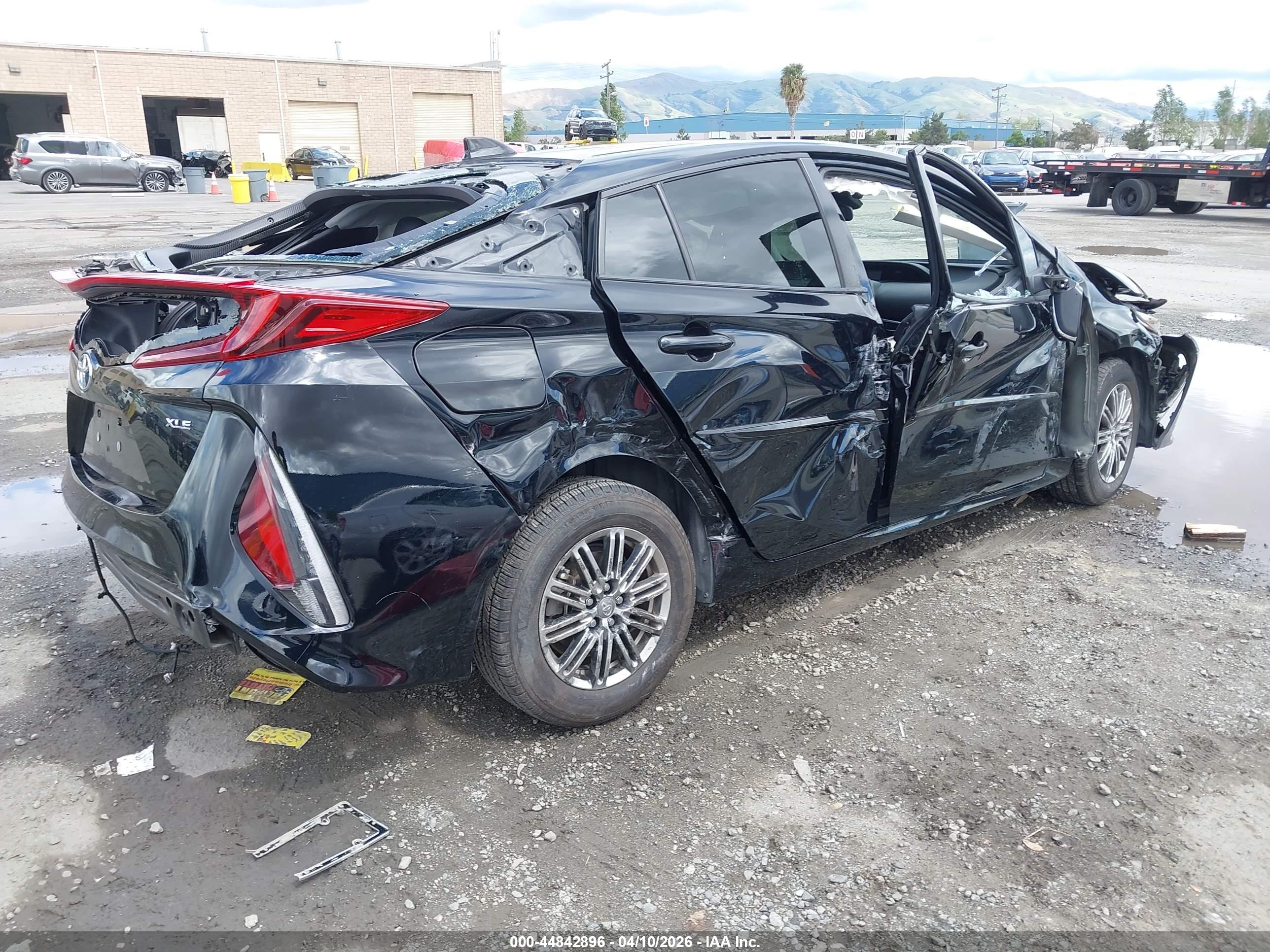 TOYOTA PRIUS image 4