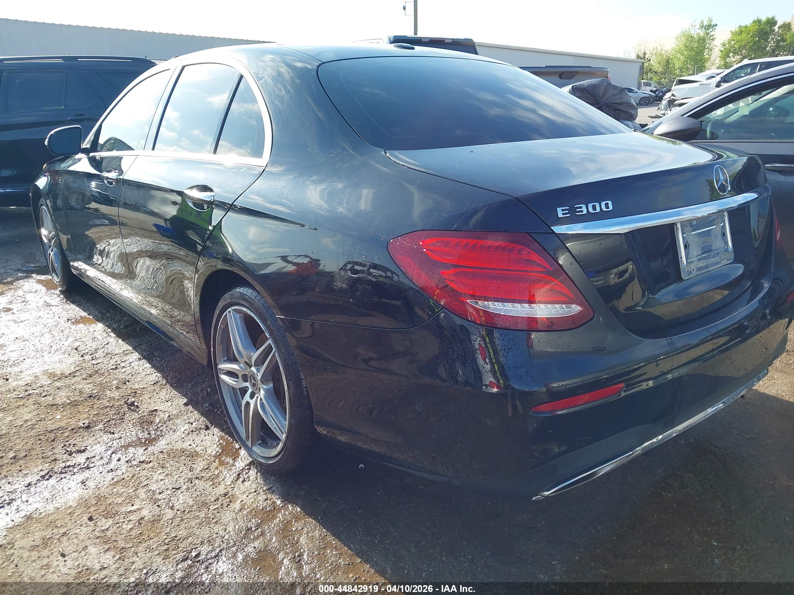 MERCEDES-BENZ E image 3