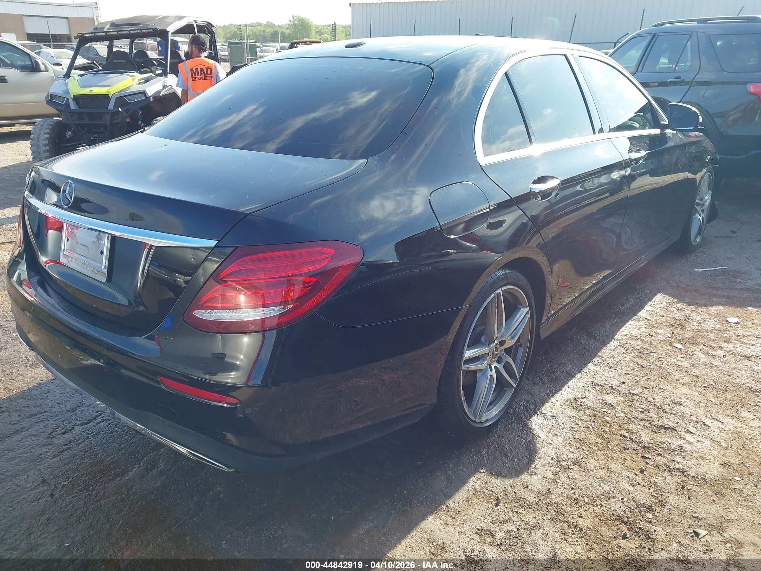 MERCEDES-BENZ E image 4
